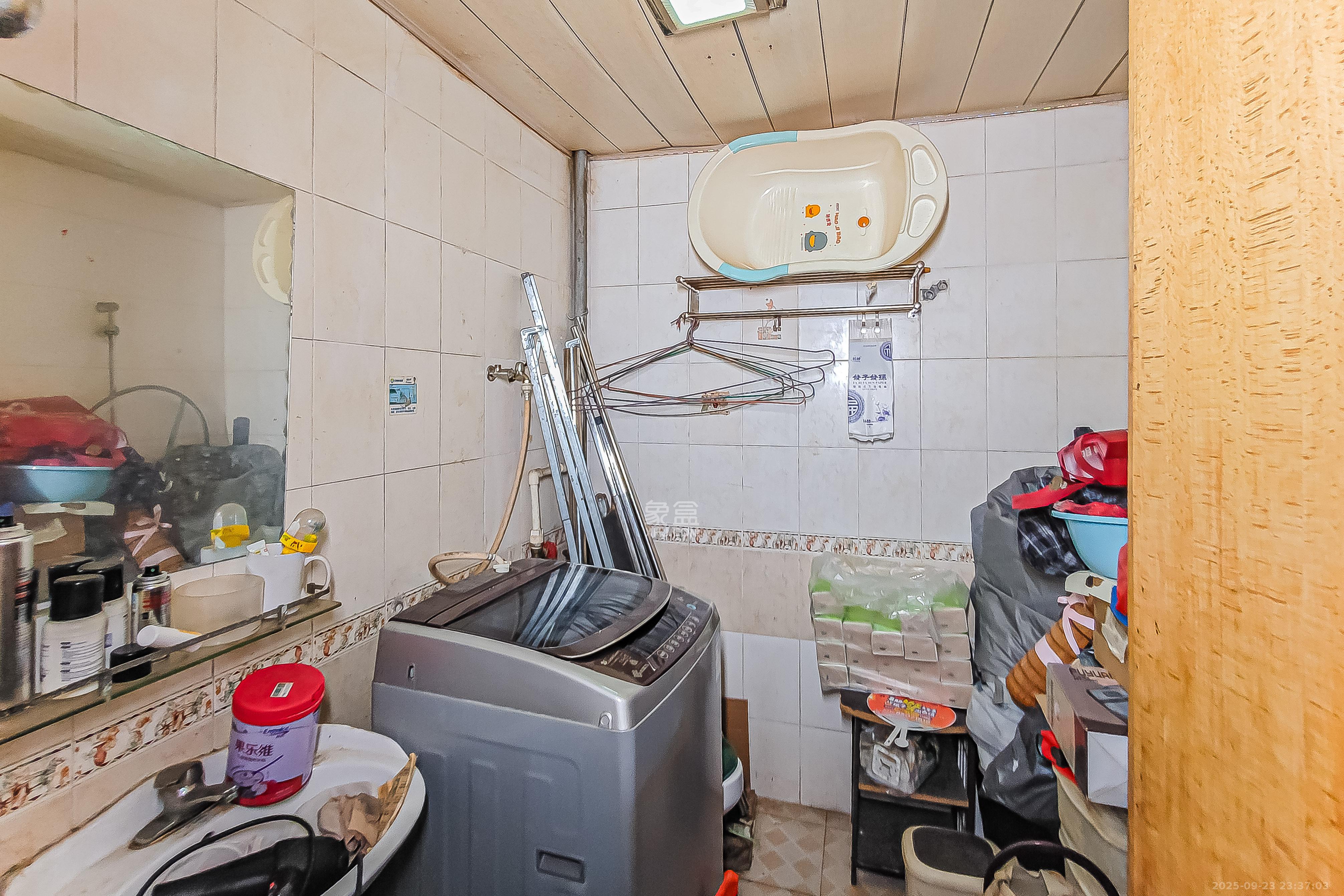 湖南第六工程有限公司机关小区(六公司机关大院) 3室2厅2卫 75.0万 湖南第六工程有限公司机关小区(六公司机关大院) 3室2厅2卫 75.0万卫生间