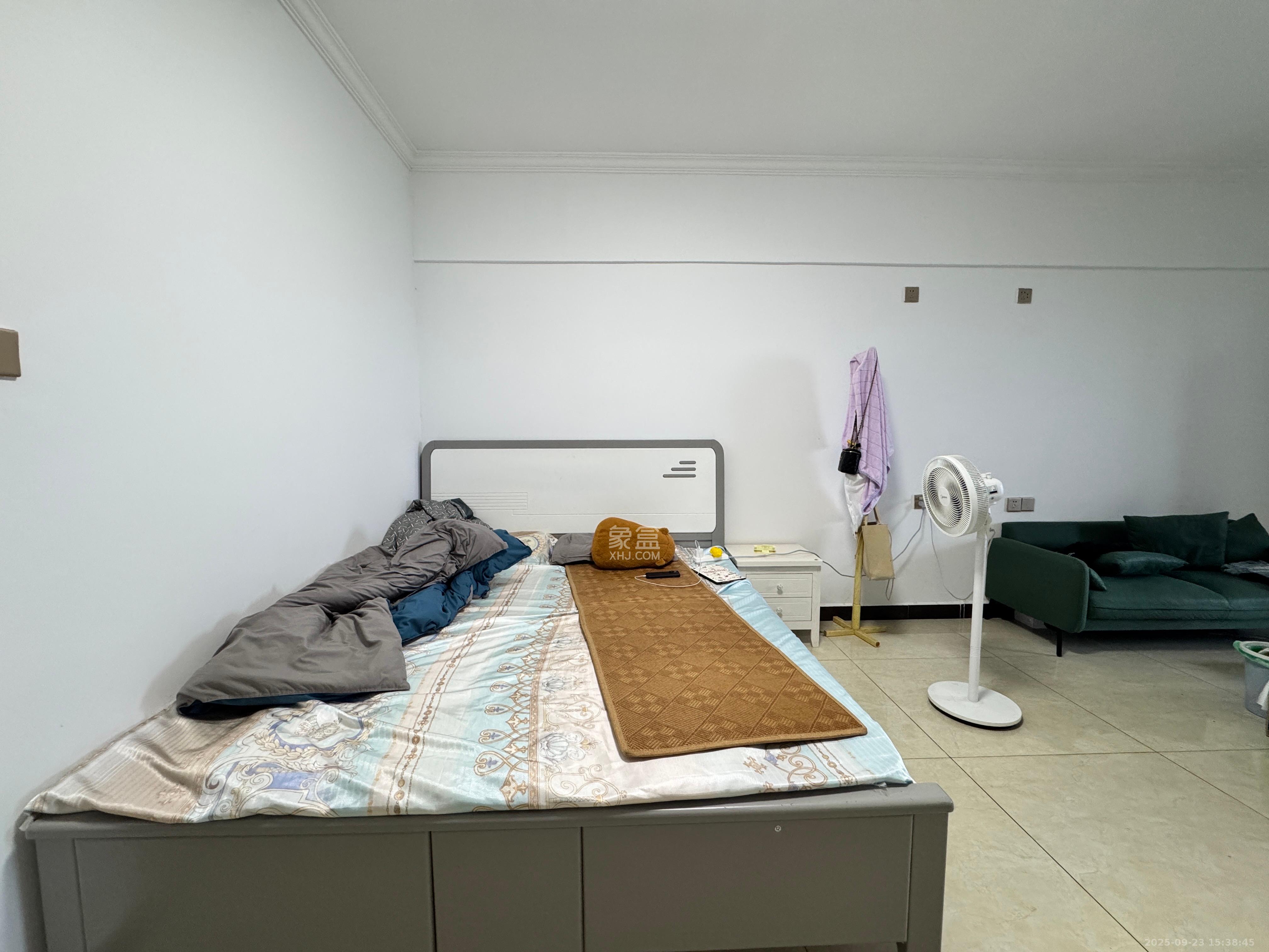 山水湾  1室1厅1卫    1350.0元/月室内图