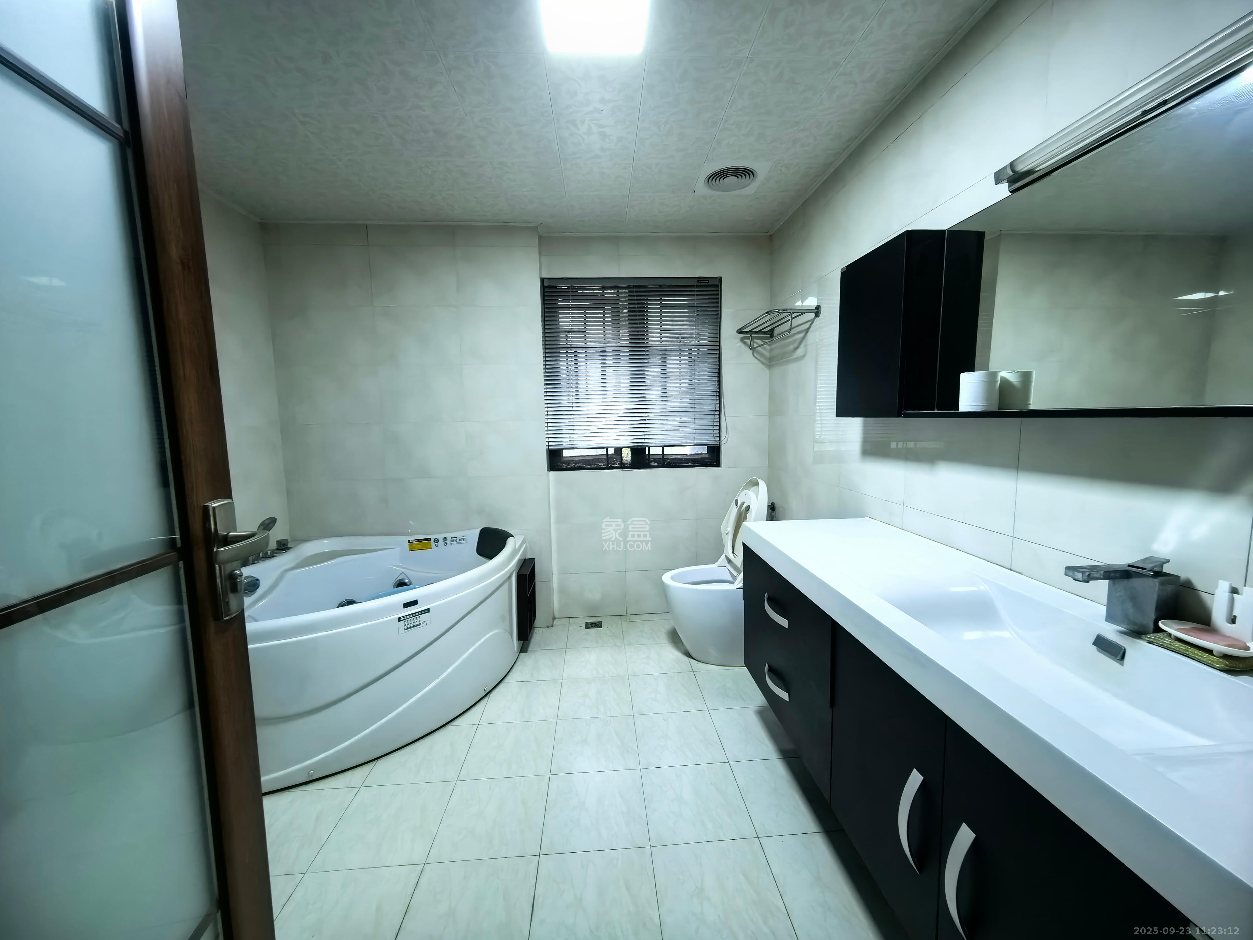 万科城 5室2厅2卫 10000.0元/月 万科城 5室2厅2卫 10000.0元/月室内图