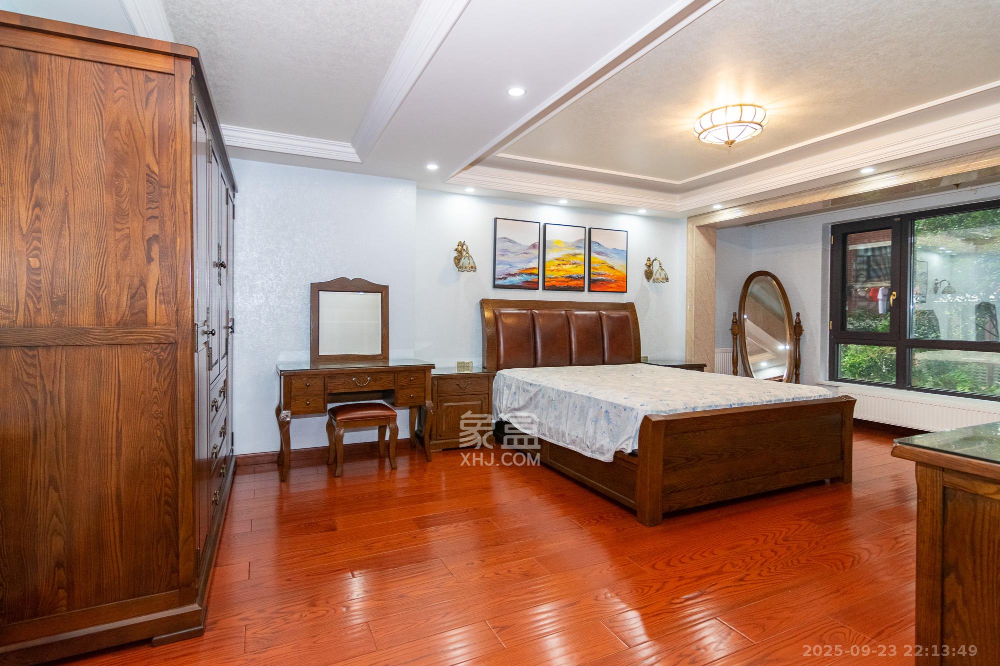 悦禧国际山庄 5室3厅4卫 438.0万 悦禧国际山庄 5室3厅4卫 438.0万卧室