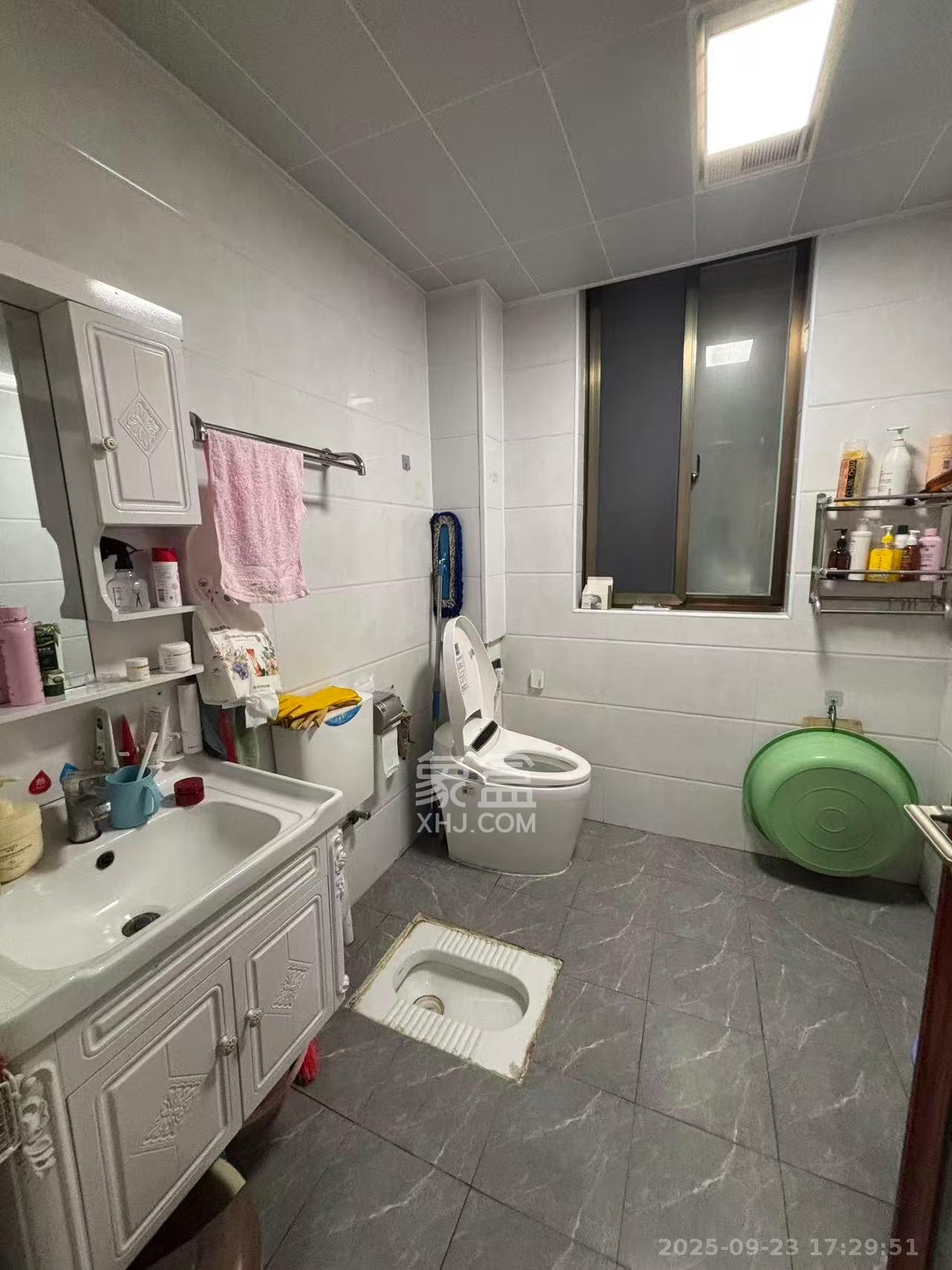 金汇园（鄱馨苑、省国税局单位房）  2室2厅1卫    2400.0元/月室内图