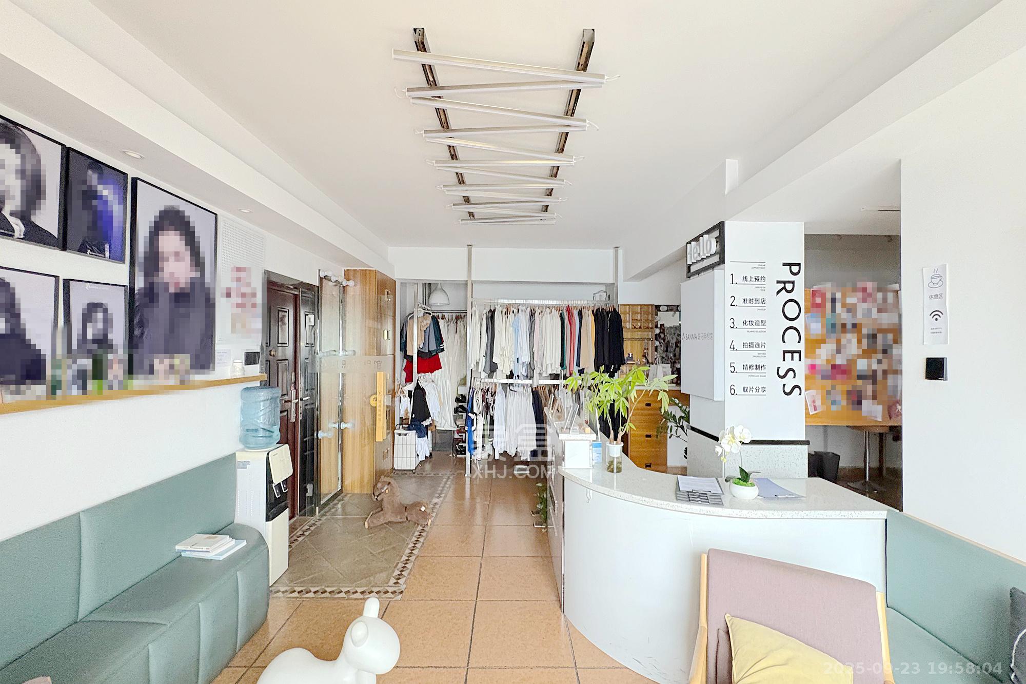 君临国际 2室2厅1卫 117.0万 君临国际 2室2厅1卫 117.0万客厅