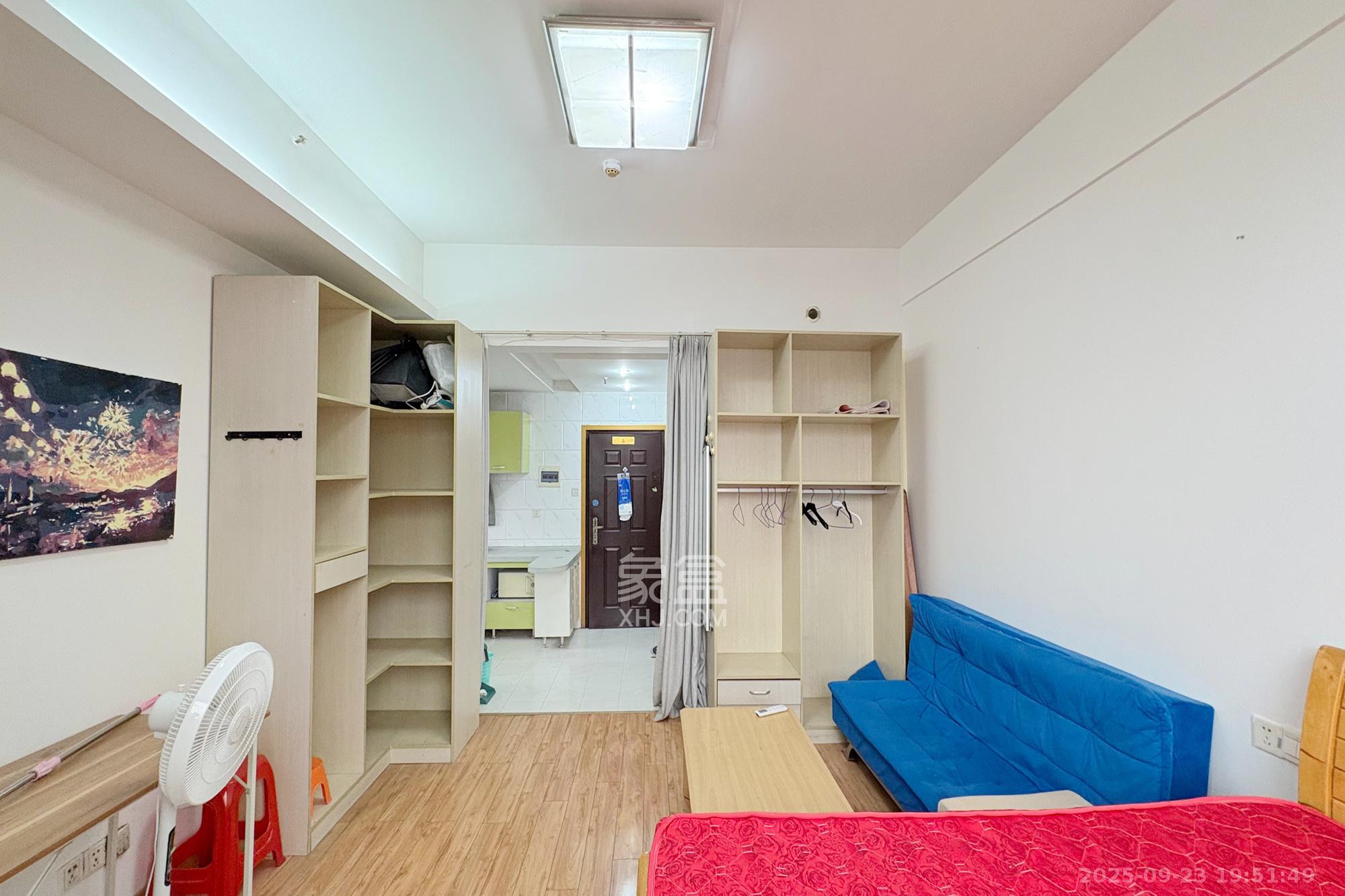 YO领域（领御大厦）  1室1厅1卫    35.0万客厅