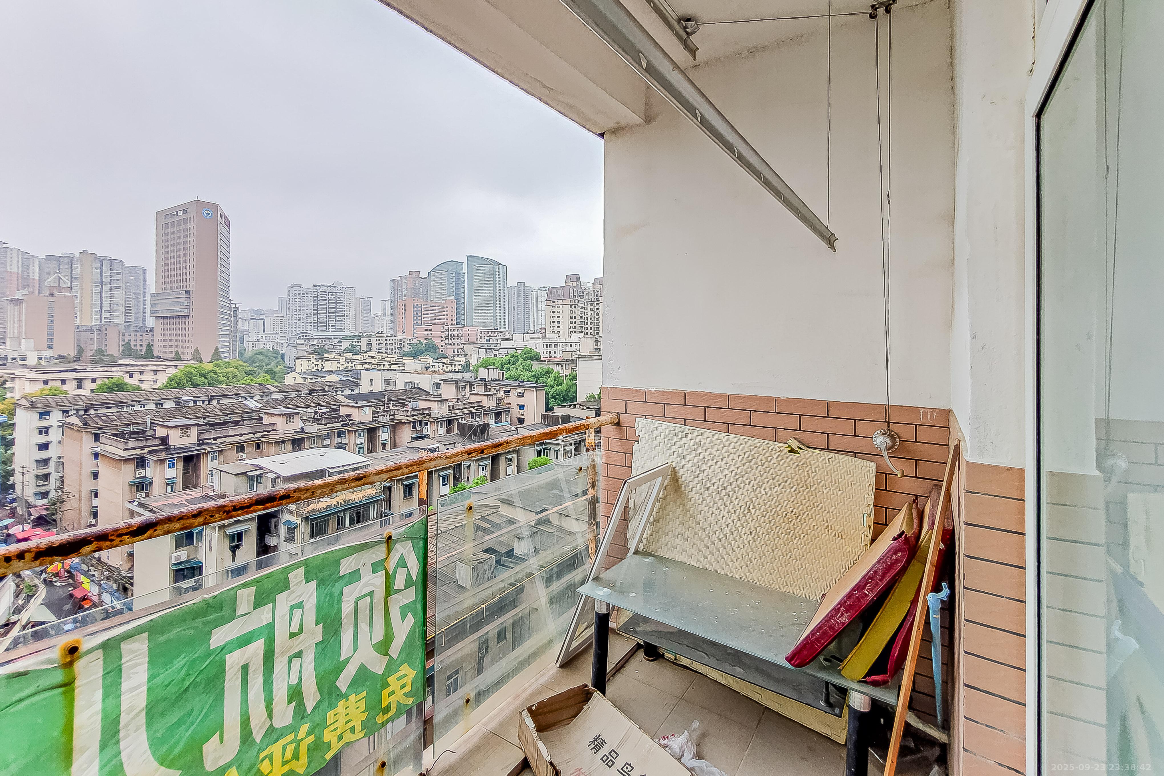活力康城  2室2厅1卫    72.0万阳台
