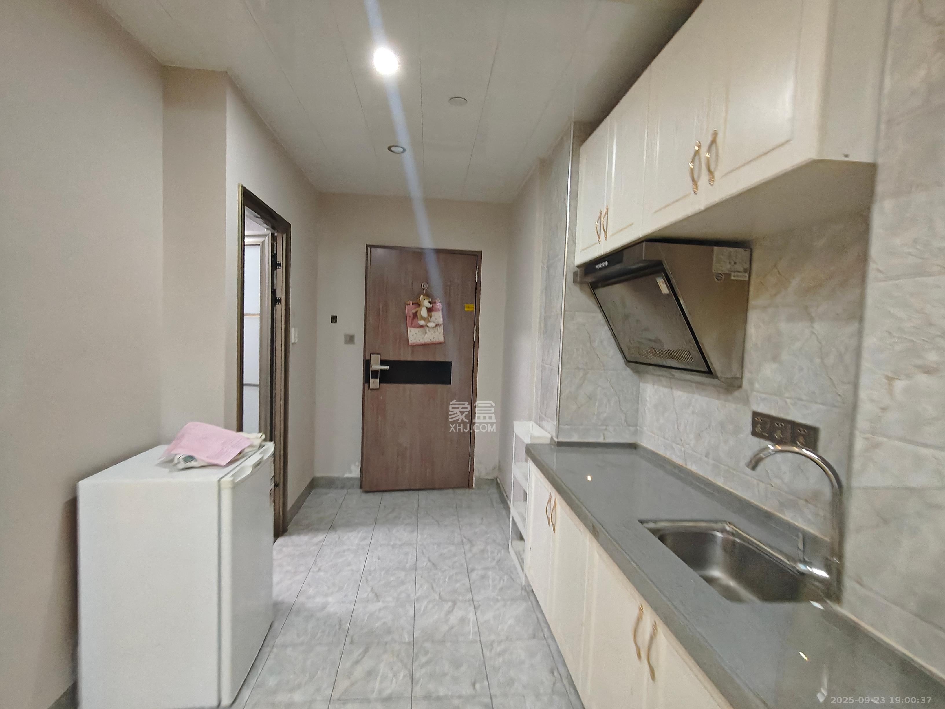 新世界广场 1室1厅1卫 1500.0元/月 新世界广场 1室1厅1卫 1500.0元/月室内图