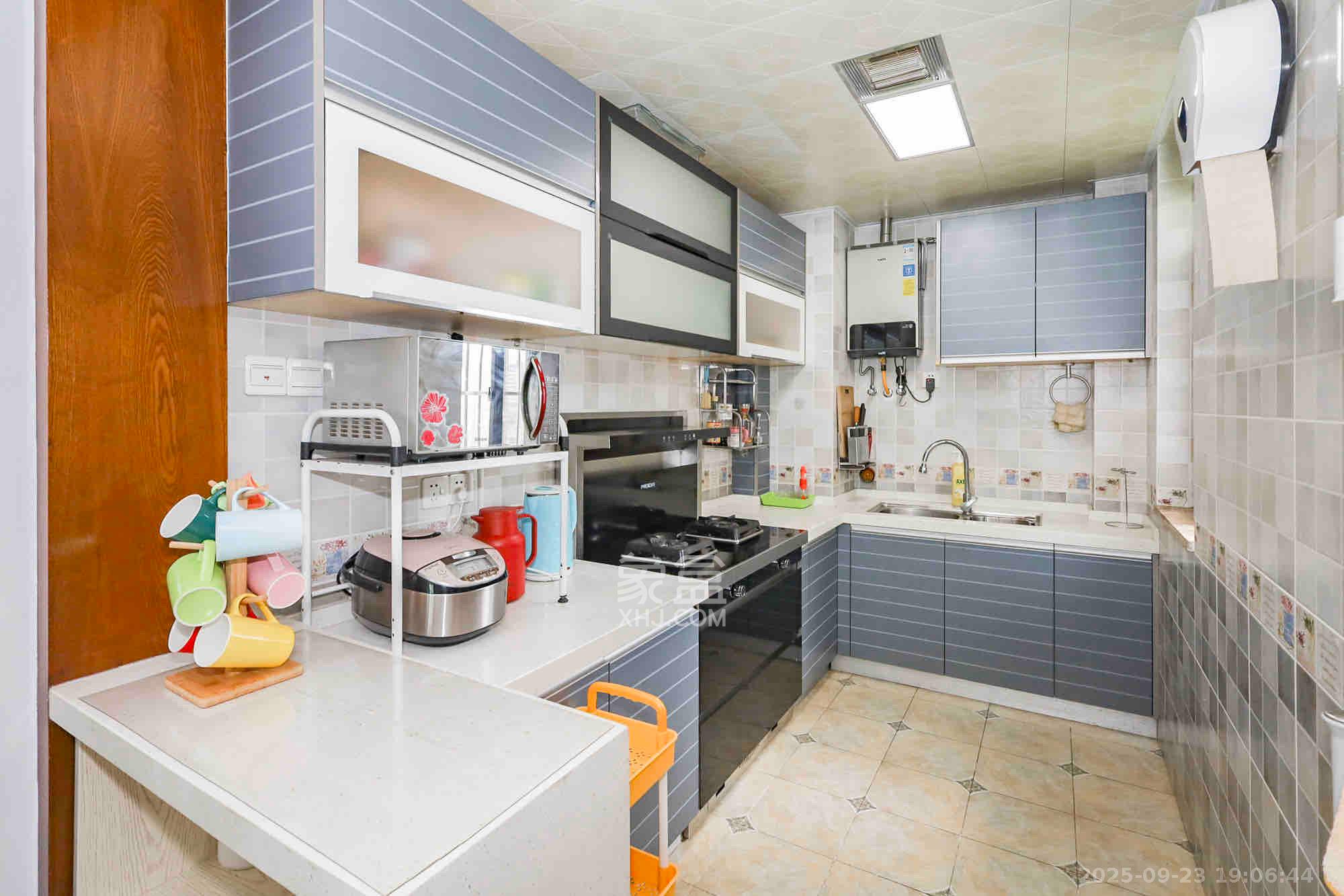 滨江一号(丰泰花园) 3室2厅2卫 3200.0元/月 滨江一号(丰泰花园) 3室2厅2卫 3200.0元/月室内图