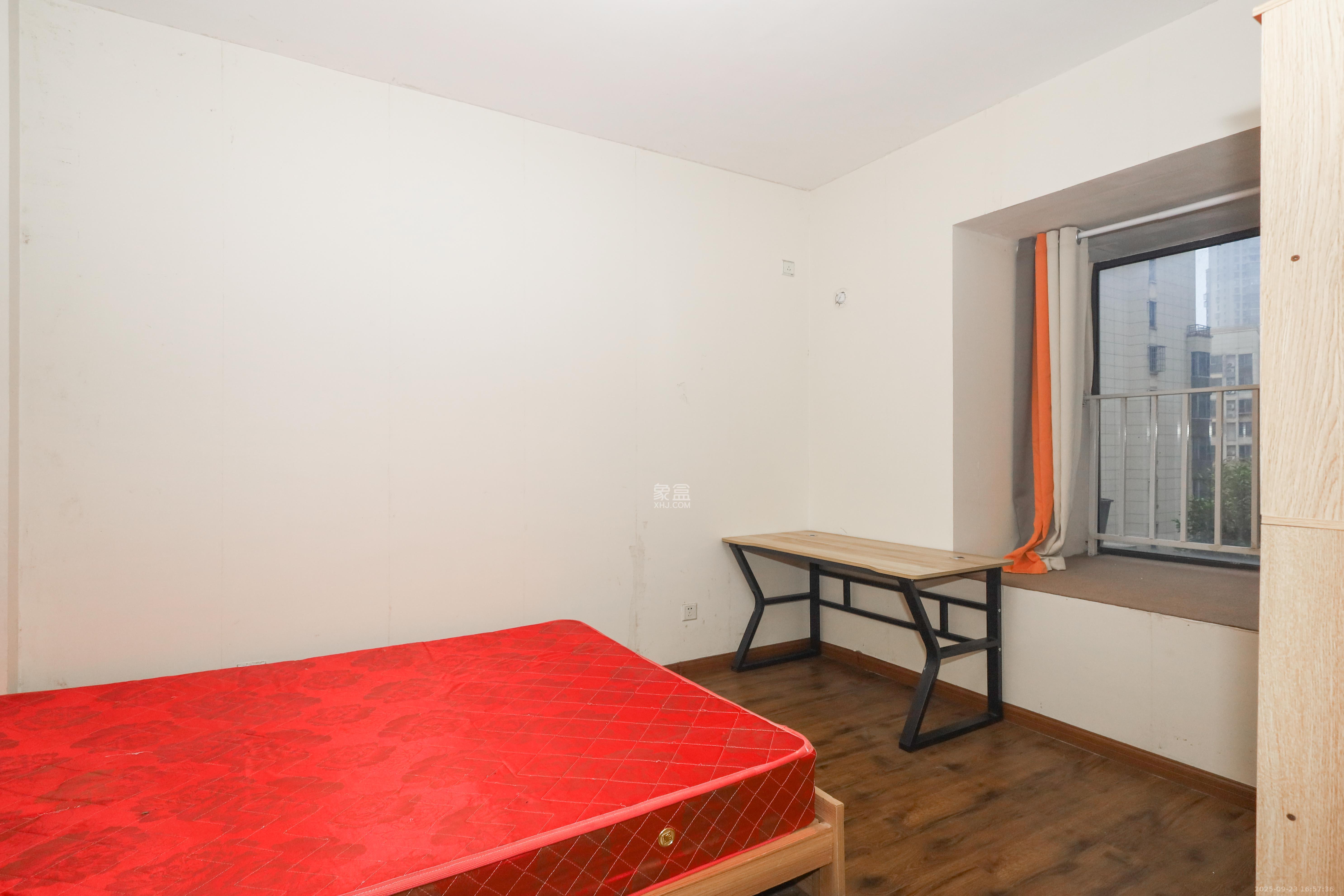 保利麓谷林语A区  2室1厅1卫    68.0万卧室