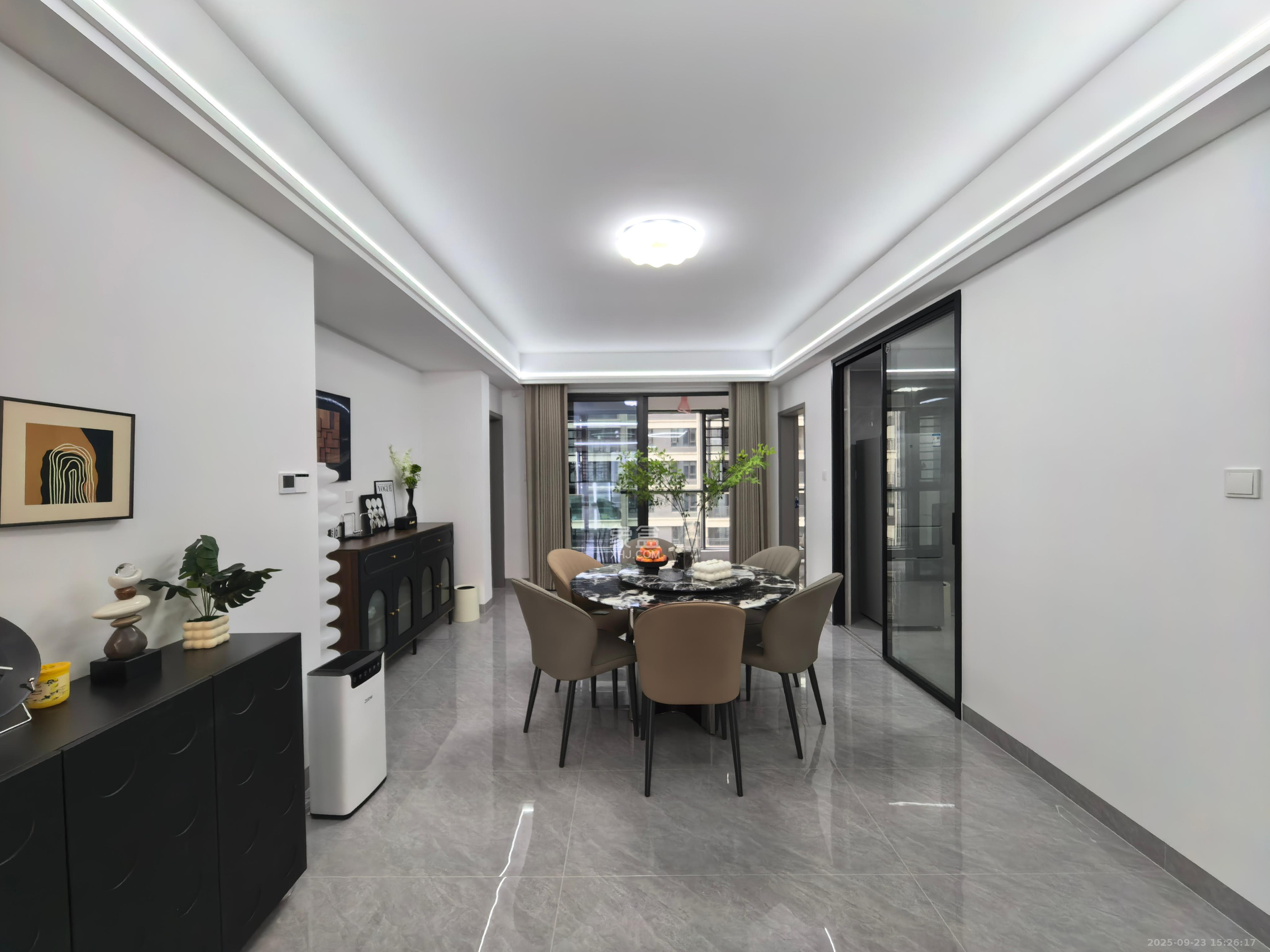 世茂璀璨风华 4室2厅3卫 6500.0元/月 世茂璀璨风华 4室2厅3卫 6500.0元/月室内图