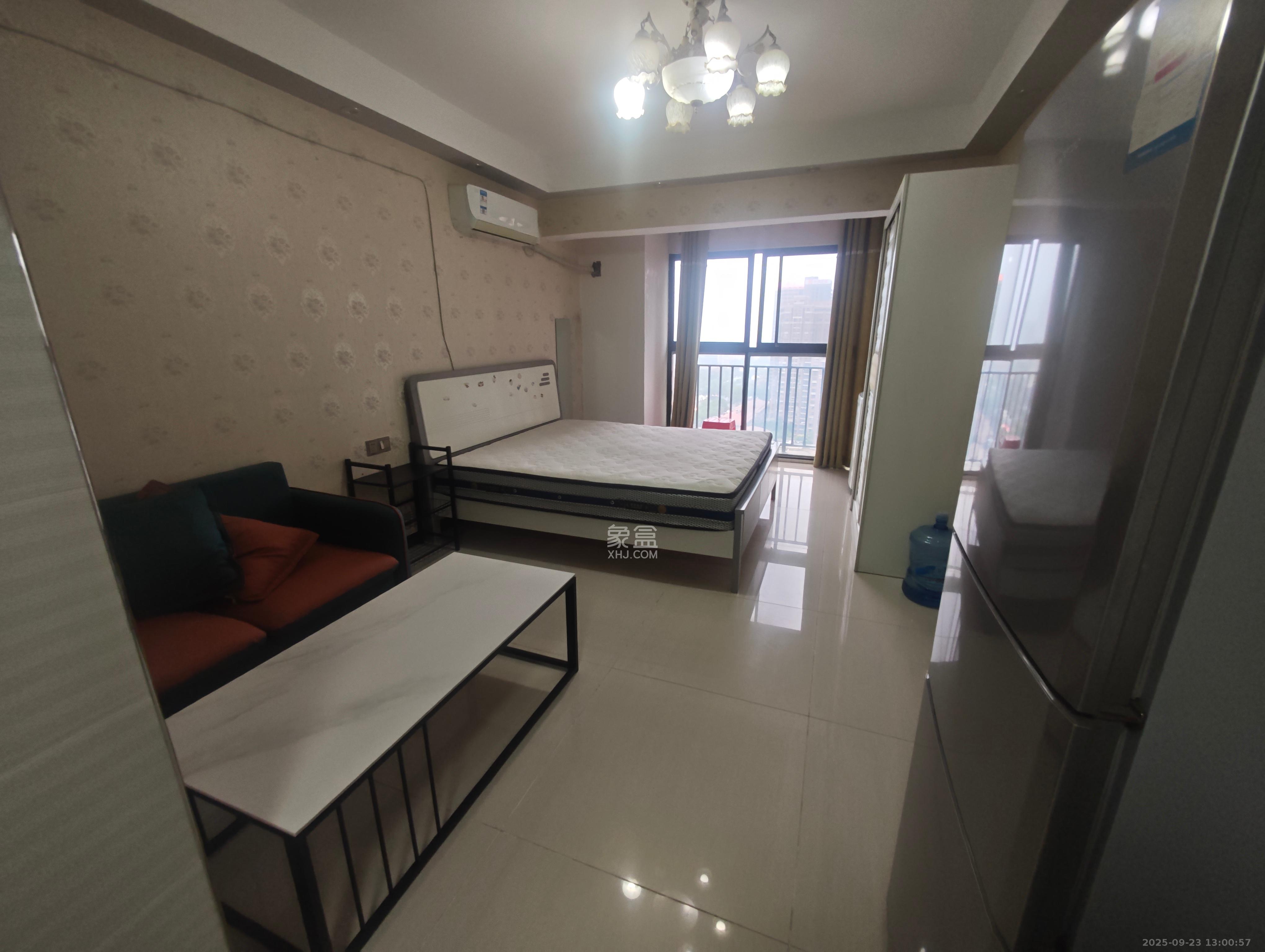 华润五彩城 1室1厅1卫 1400.0元/月 华润五彩城 1室1厅1卫 1400.0元/月室内图