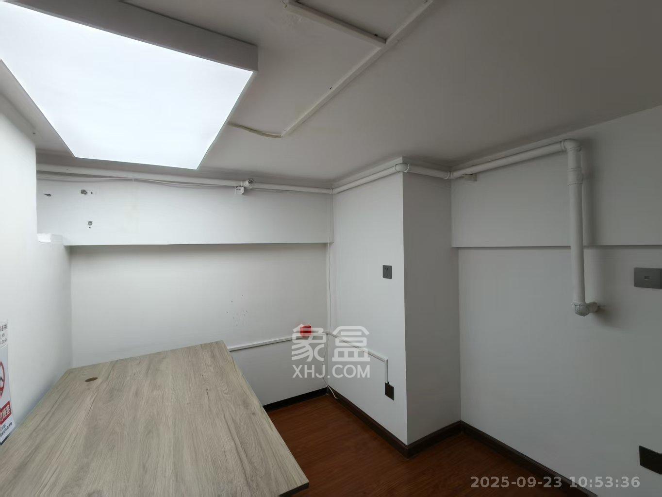 华润置地广场二期 6室1厅1卫 2500.0元/月 华润置地广场二期 6室1厅1卫 2500.0元/月室内图