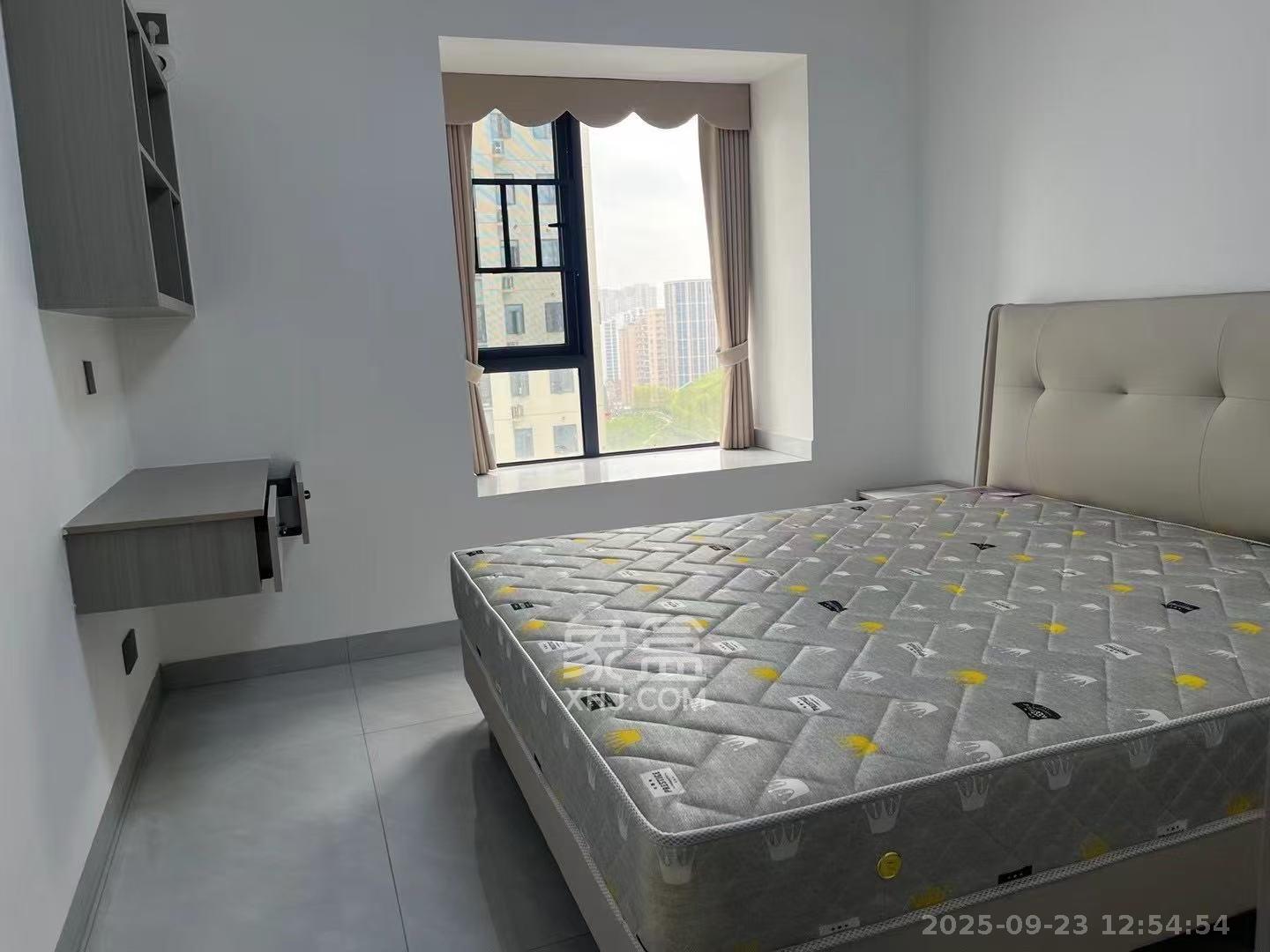 谷峰安置小区(惟德园) 3室2厅2卫 2700.0元/月 谷峰安置小区(惟德园) 3室2厅2卫 2700.0元/月室内图