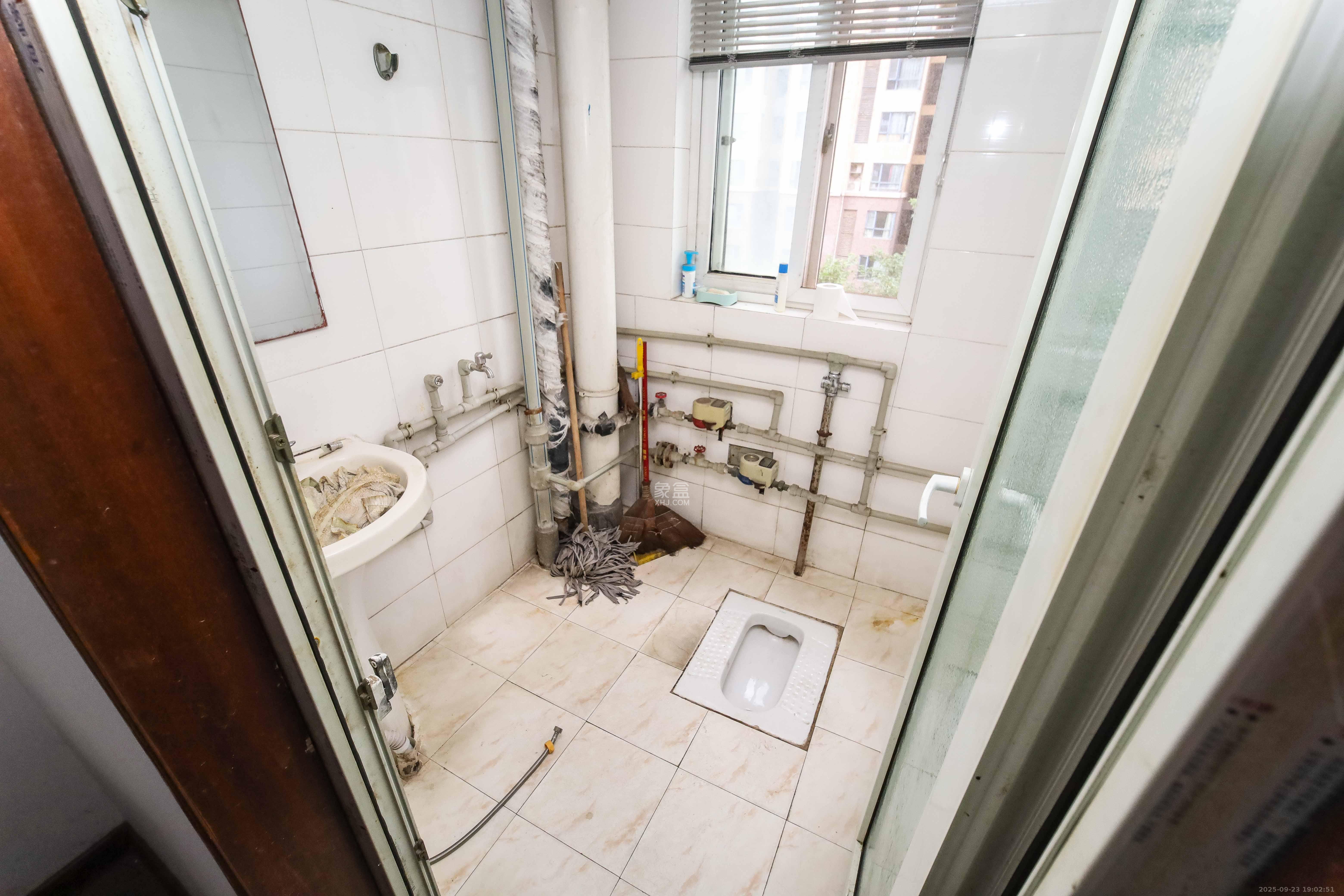 丽景新贵 4室2厅2卫 120.0万 丽景新贵 4室2厅2卫 120.0万卫生间