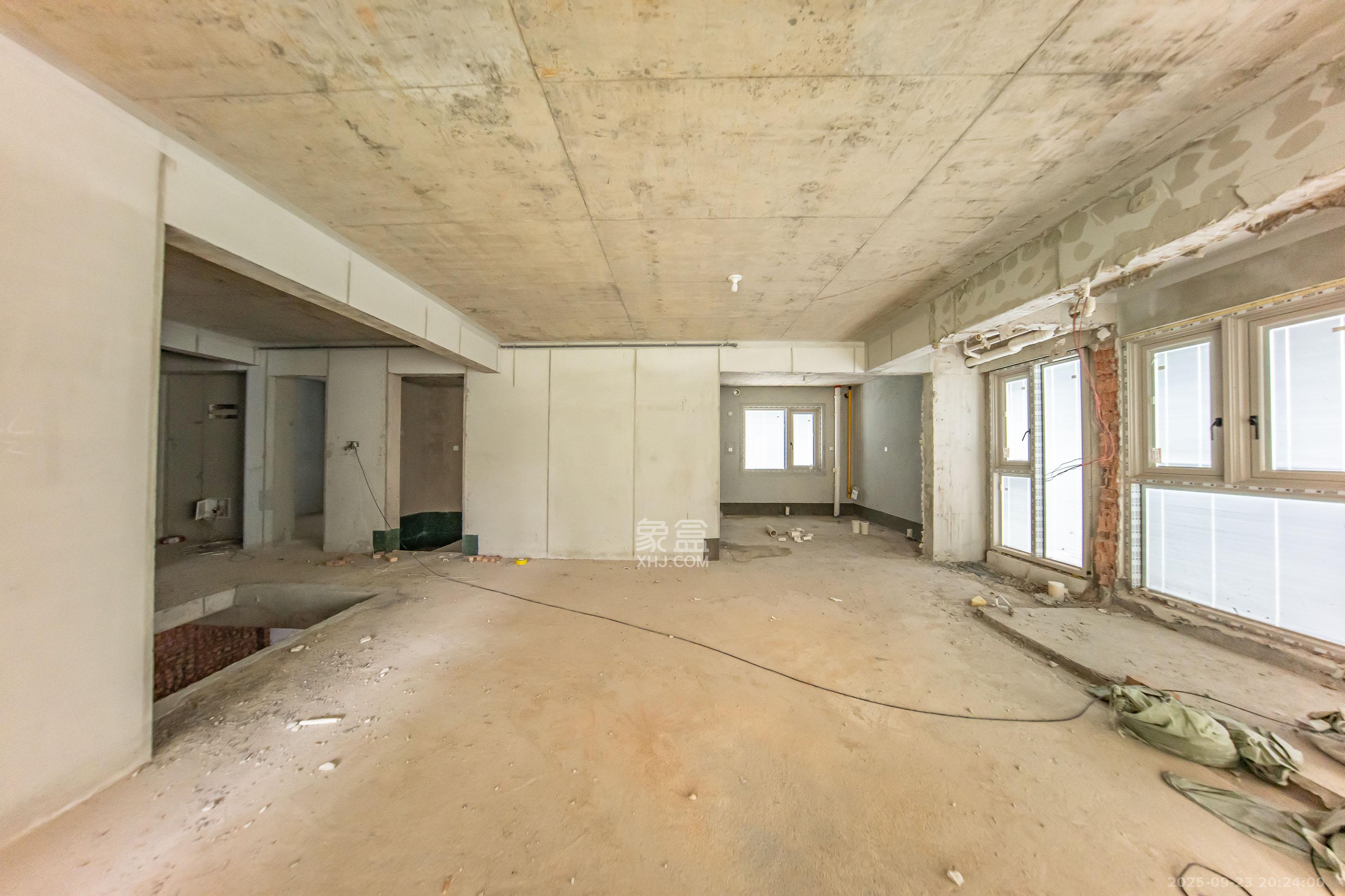 金茂长沙国际社区 6室3厅3卫 268.0万 金茂长沙国际社区 6室3厅3卫 268.0万客厅