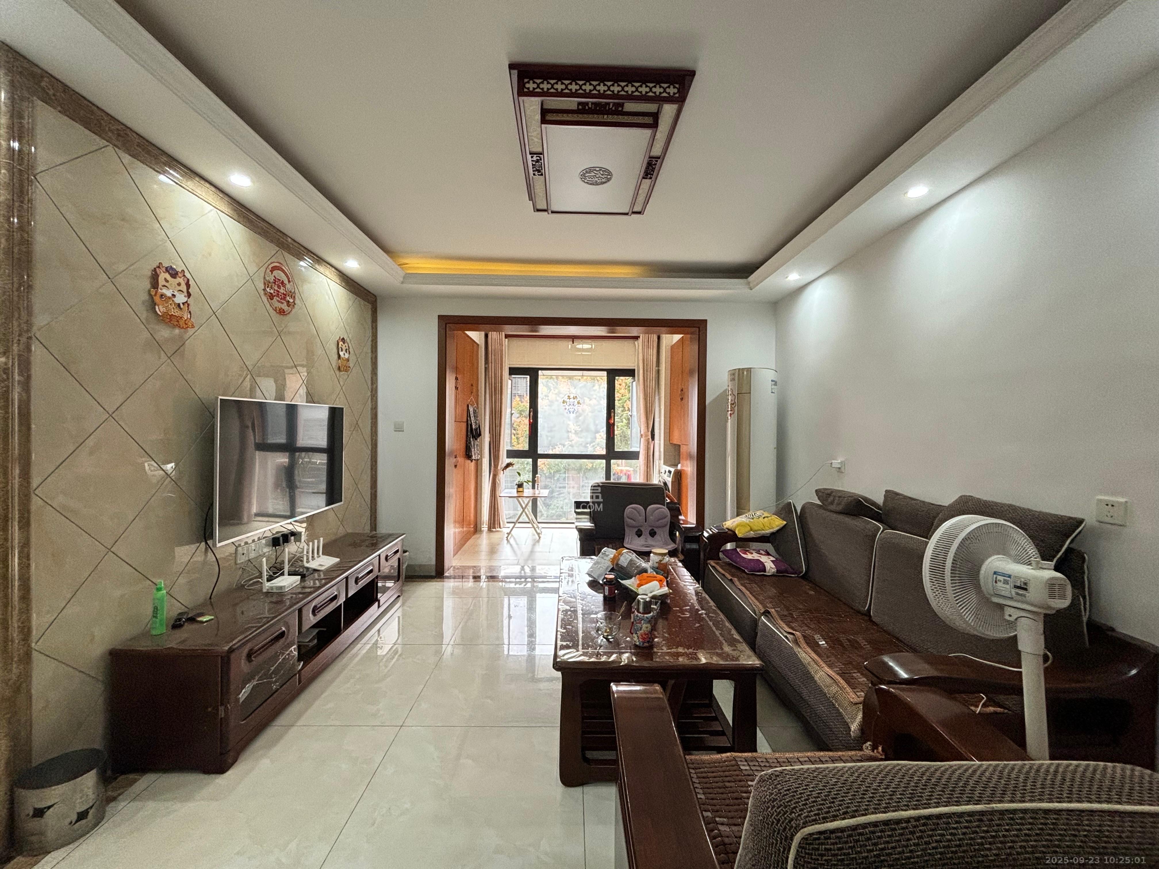 山水湾 3室2厅1卫 1800.0元/月 山水湾 3室2厅1卫 1800.0元/月室内图