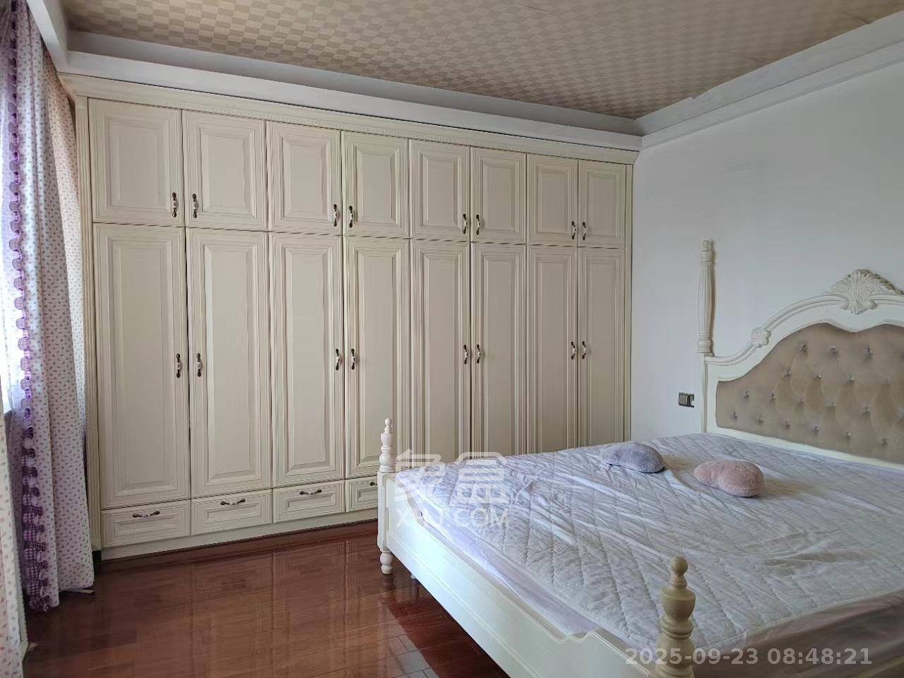 天翔新新家园 3室2厅2卫 2600.0元/月 天翔新新家园 3室2厅2卫 2600.0元/月室内图