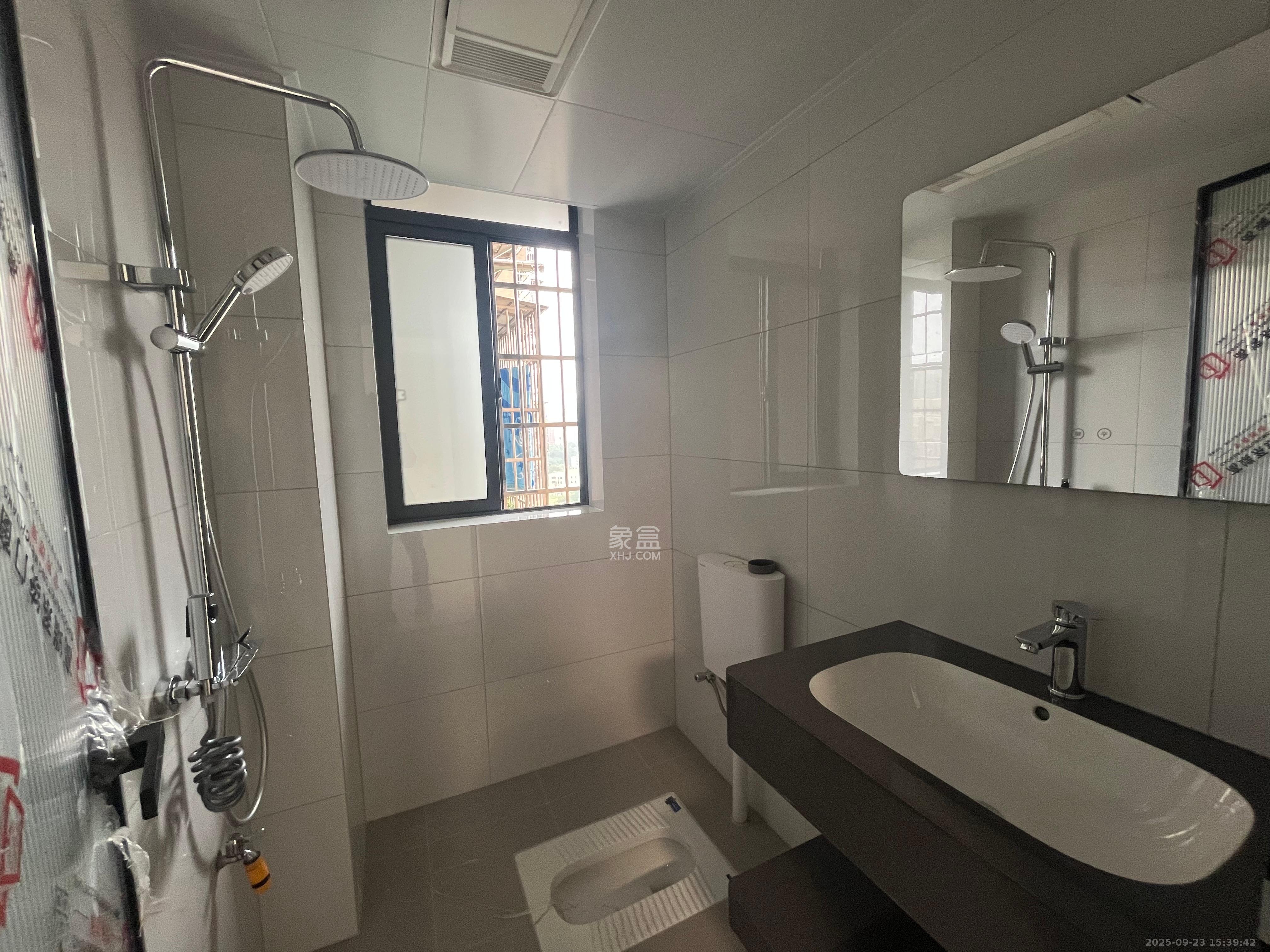 东岸梅园小区 2室1厅1卫 2400.0元/月 东岸梅园小区 2室1厅1卫 2400.0元/月室内图