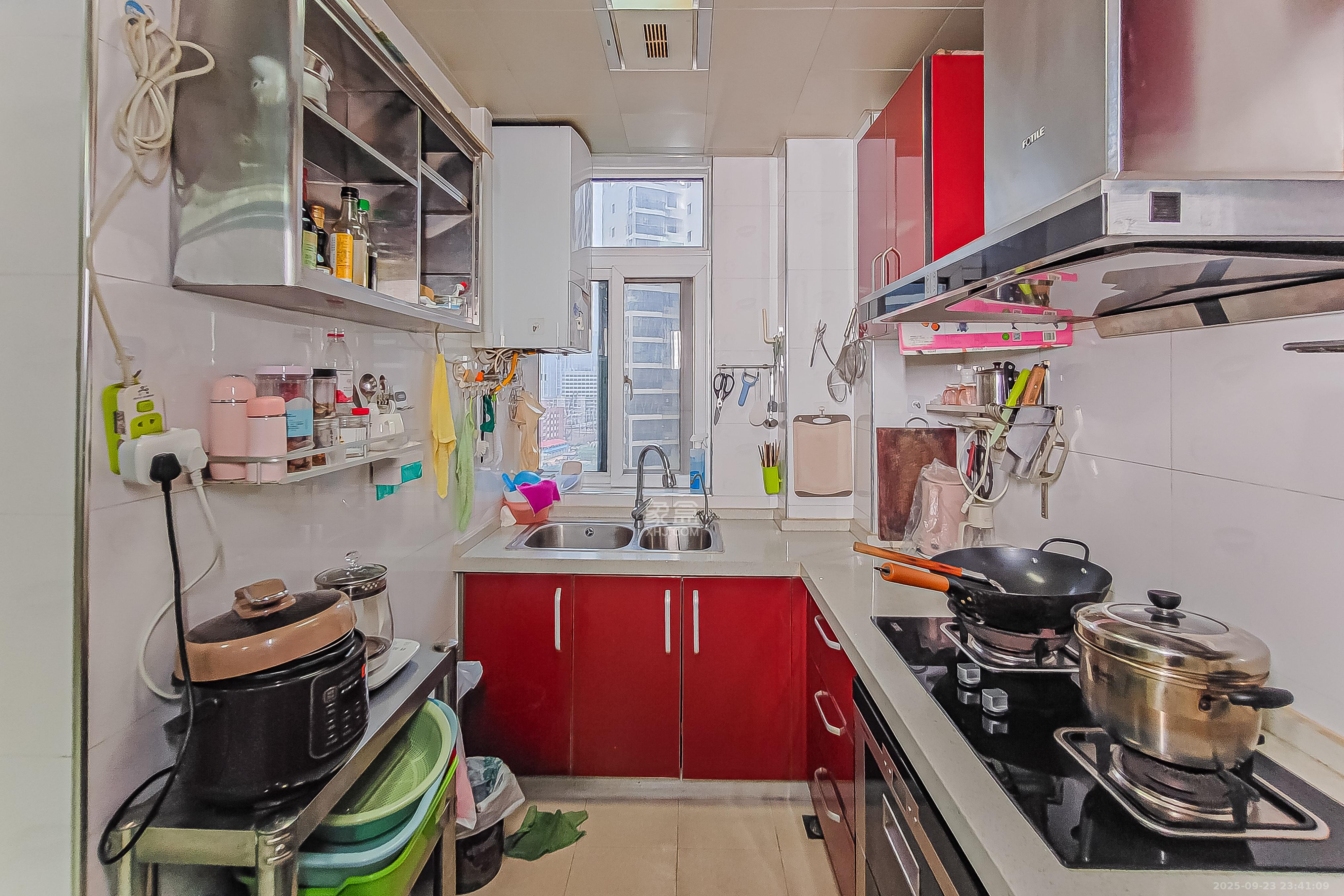 三重星都心  3室2厅2卫    168.0万厨房