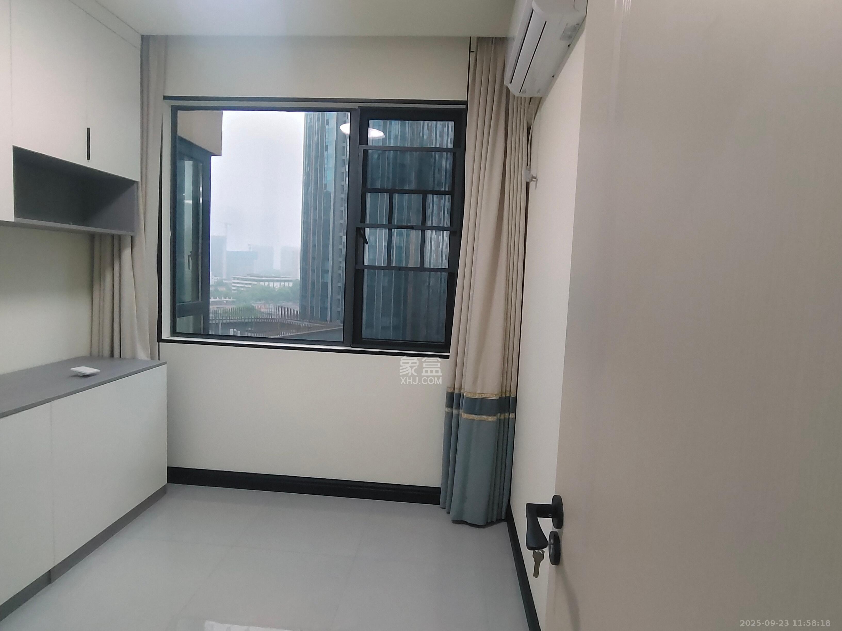 岭福家苑(天心佳苑) 4室2厅2卫 4300.0元/月 岭福家苑(天心佳苑) 4室2厅2卫 4300.0元/月室内图