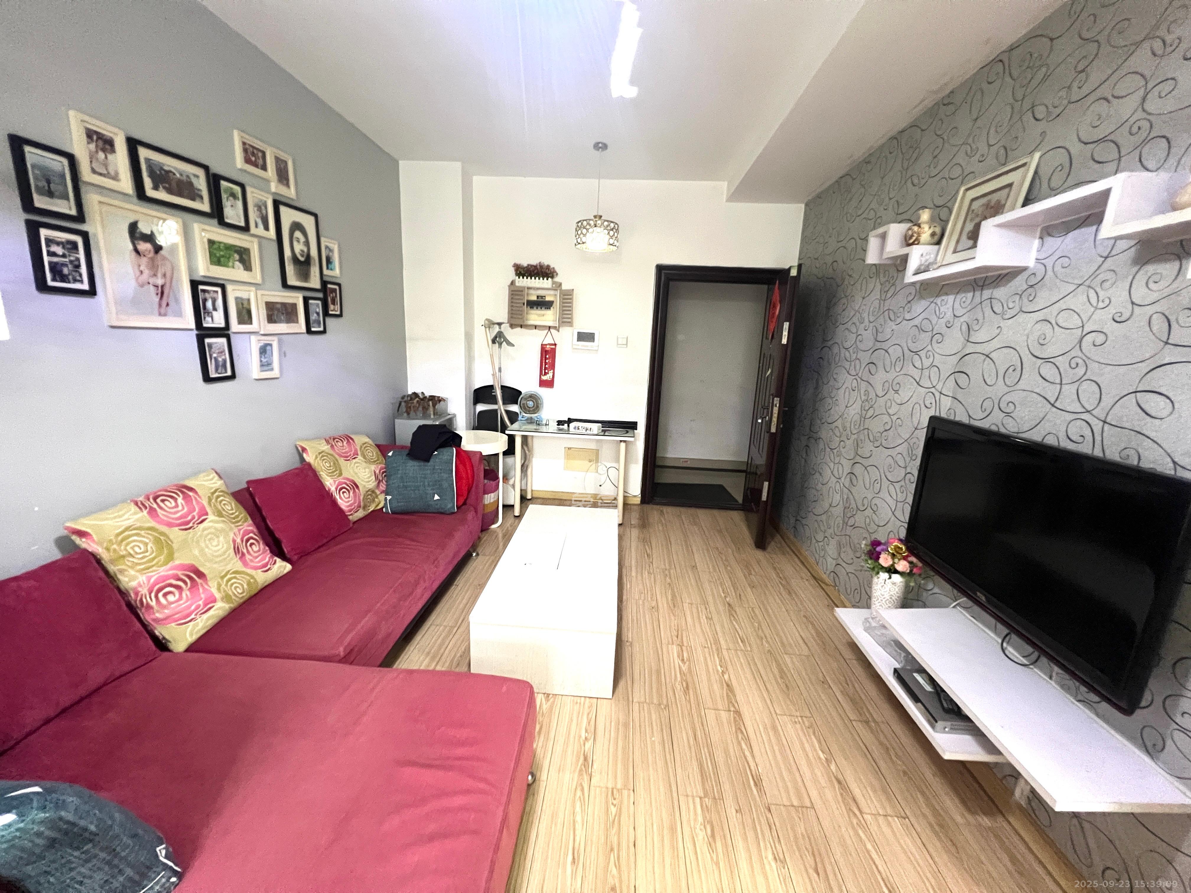 山水花都 1室1厅1卫 1400.0元/月 山水花都 1室1厅1卫 1400.0元/月室内图