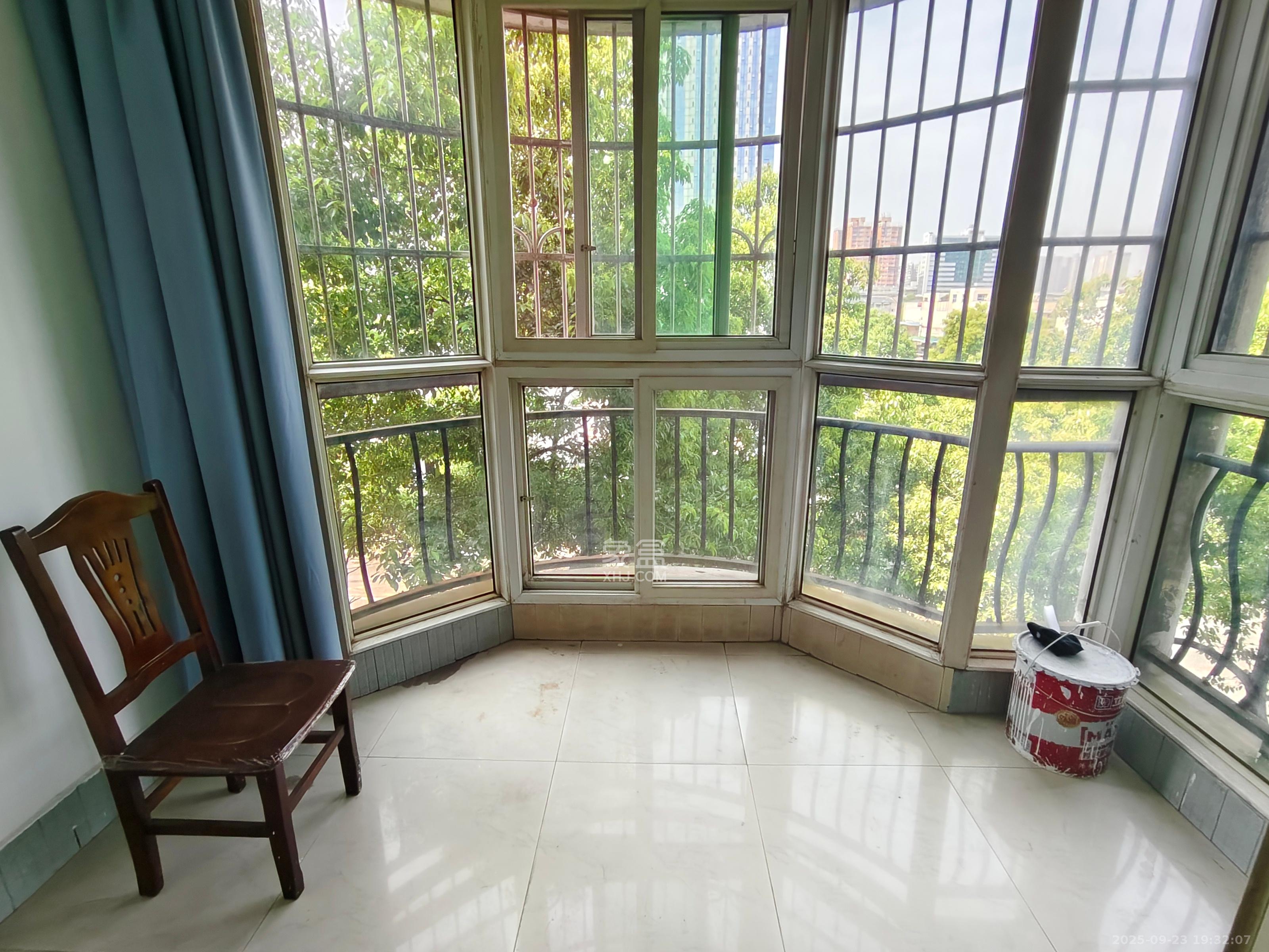 马王堆商贸城  2室1厅1卫    1300.0元/月室内图