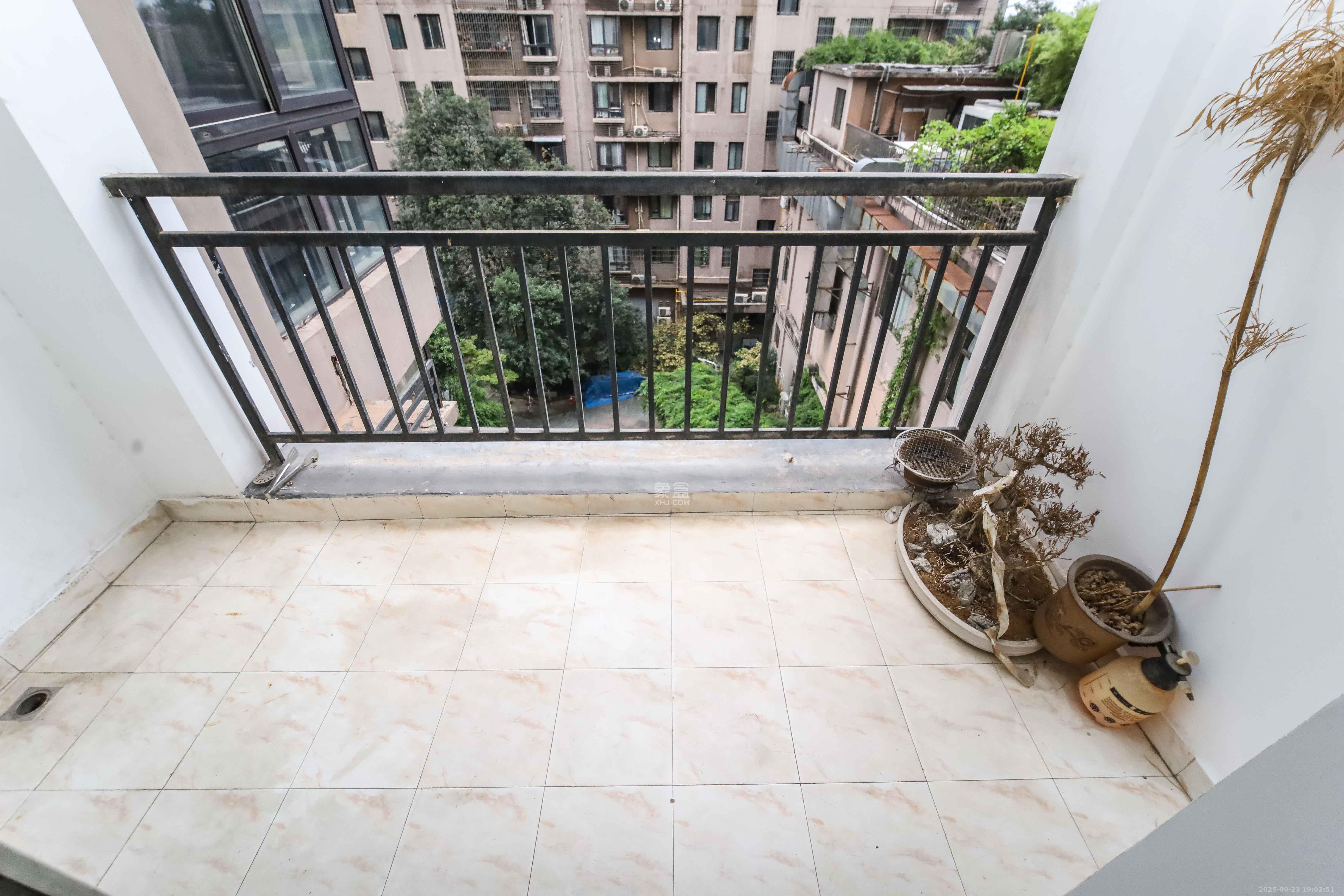 丽景新贵 4室2厅2卫 120.0万 丽景新贵 4室2厅2卫 120.0万阳台