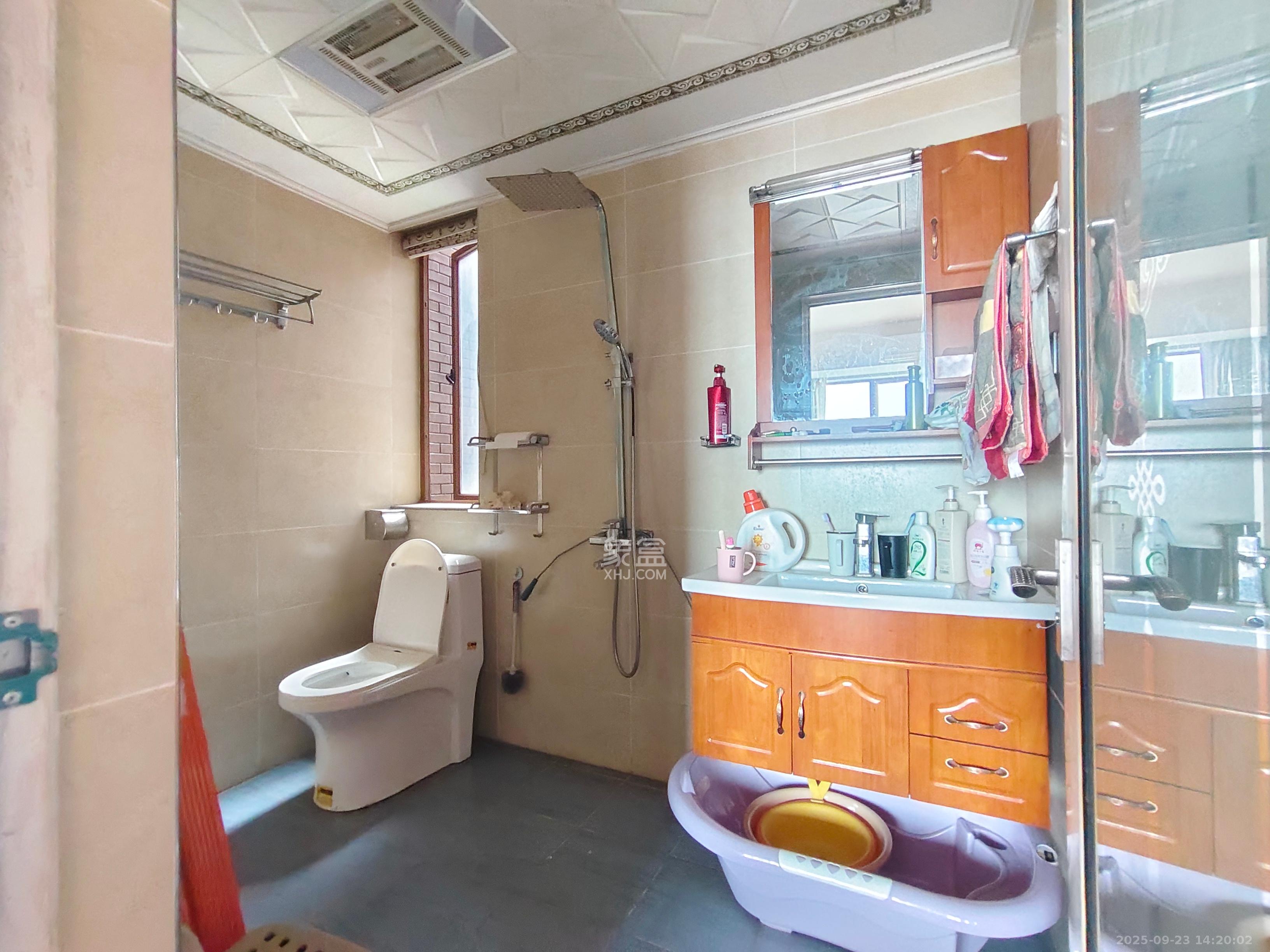 锑都家园  3室2厅2卫    2000.0元/月室内图