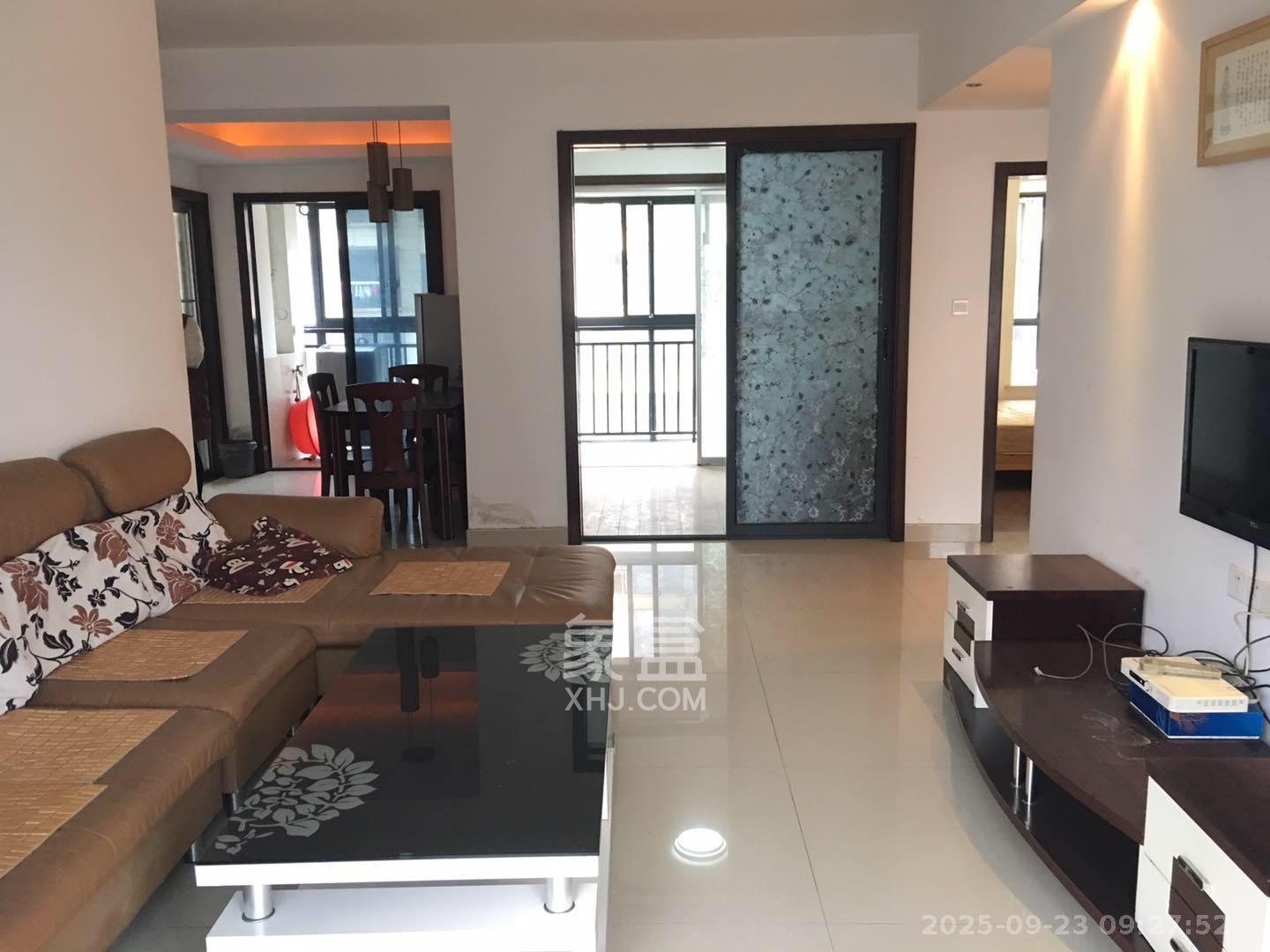 保利麓谷林语B区  3室2厅1卫    2500.0元/月室内图