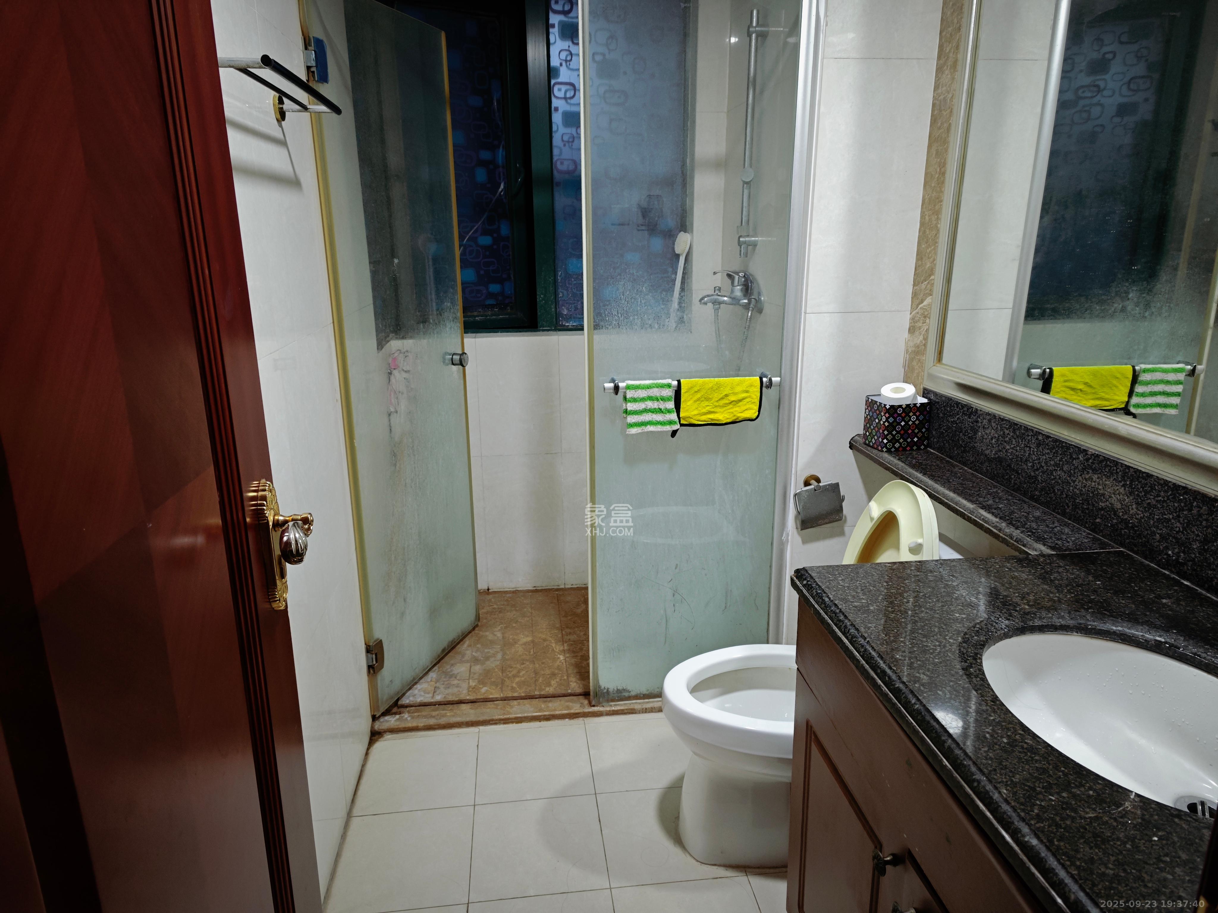 恒大华府 2室2厅2卫 2400.0元/月 恒大华府 2室2厅2卫 2400.0元/月室内图