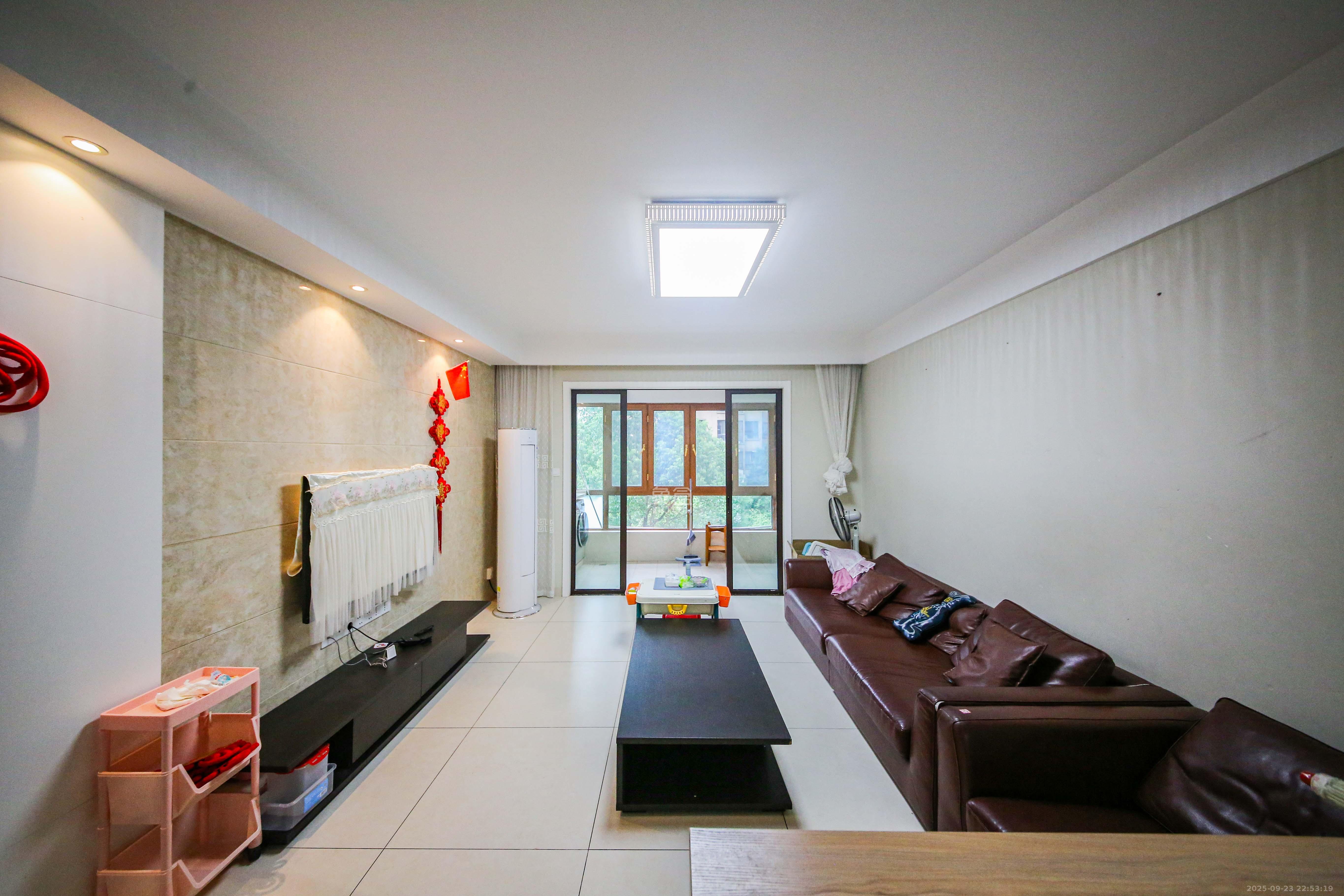 奥林匹克花园贡院二期  4室2厅2卫    130.0万客厅