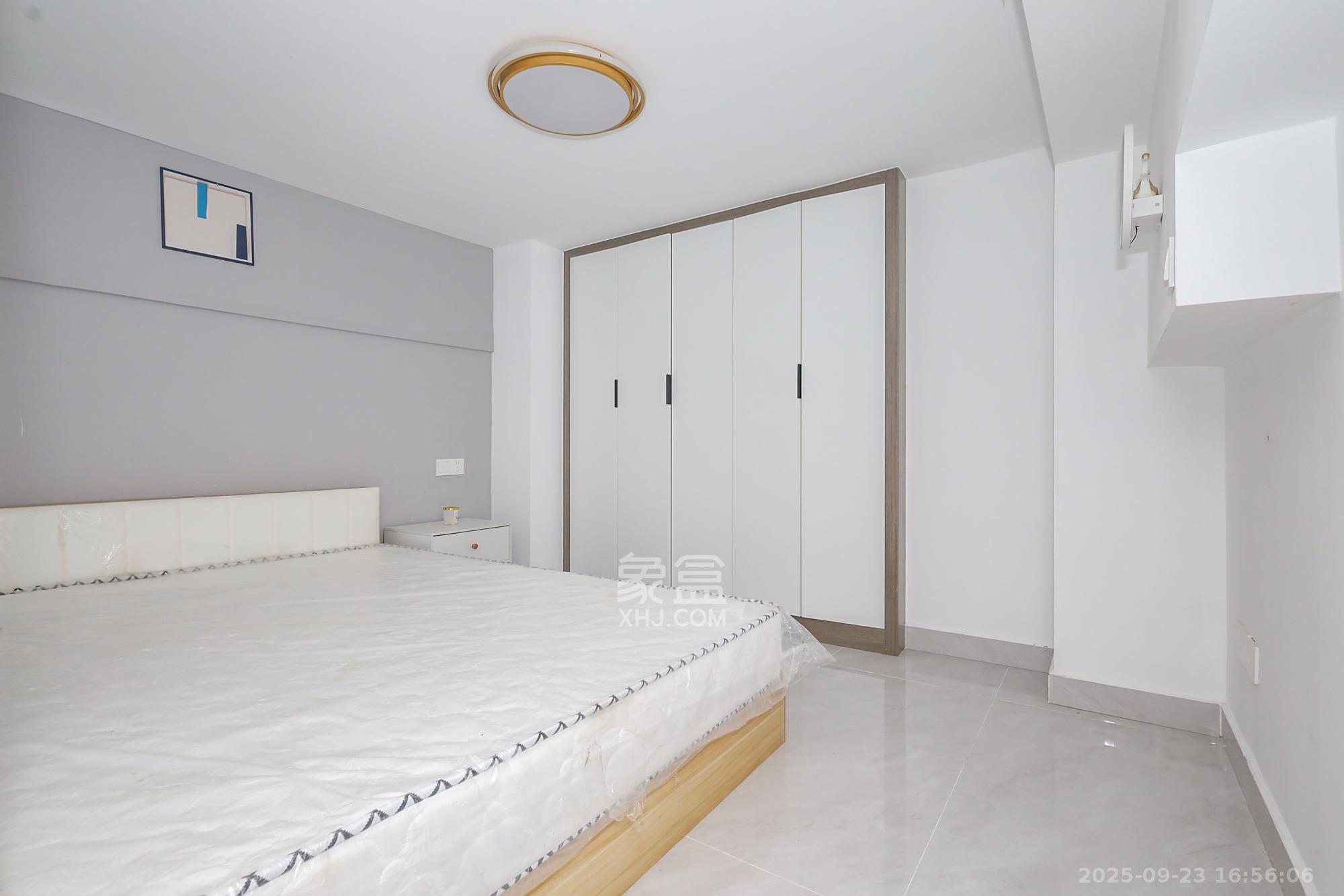 卓越中寰 1室0厅0卫 49.0万 卓越中寰 1室0厅0卫 49.0万卧室