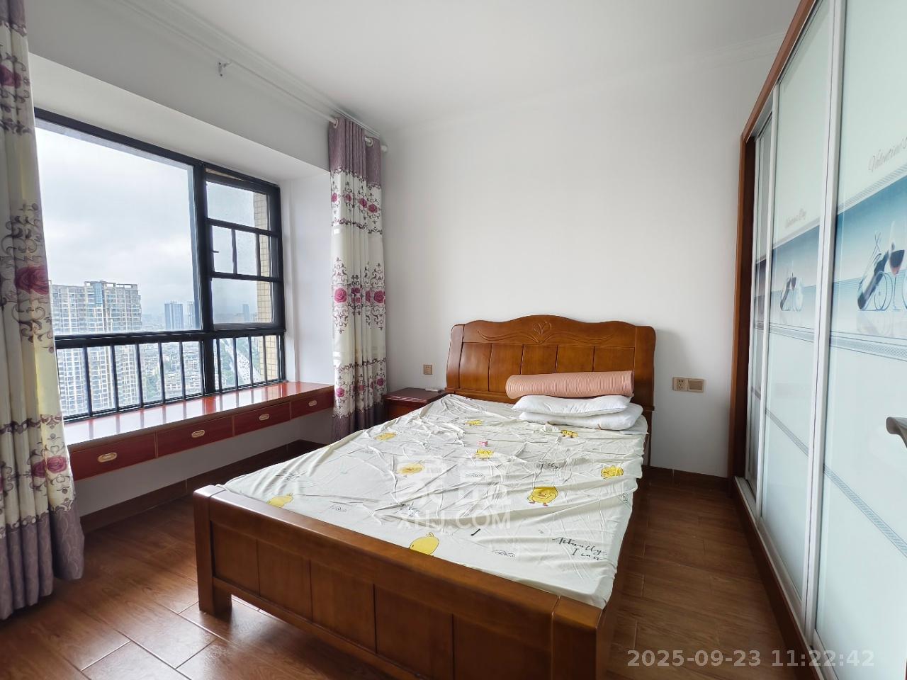 叠彩兰亭 3室2厅1卫 2500.0元/月 叠彩兰亭 3室2厅1卫 2500.0元/月室内图