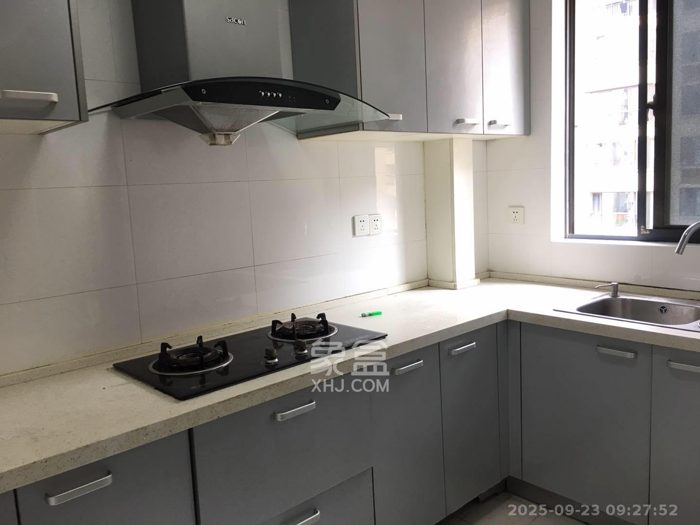 保利麓谷林语B区  3室2厅1卫    2500.0元/月室内图