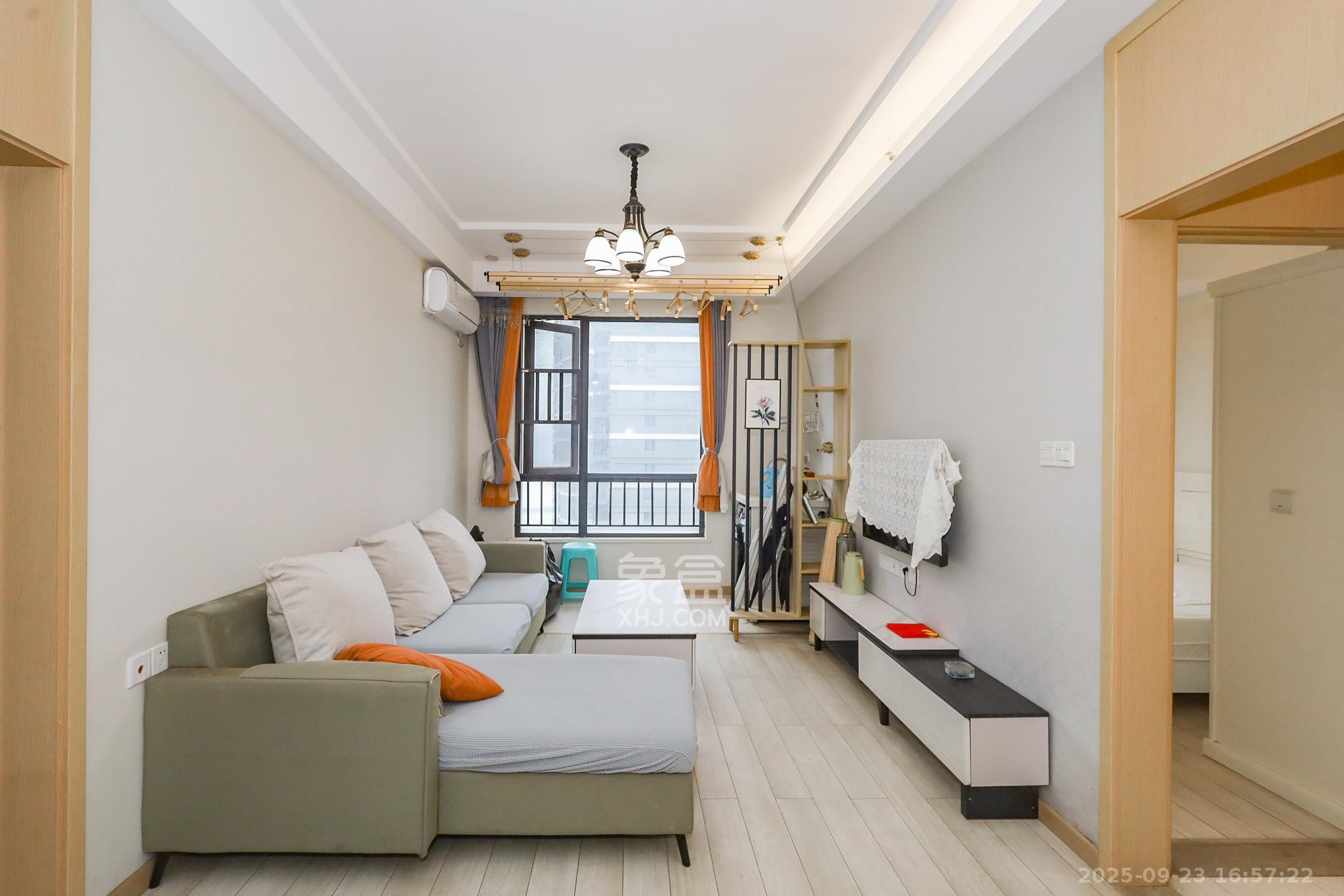 启迪协信中心  2室2厅1卫    68.0万 启迪协信中心  2室2厅1卫    68.0万客厅