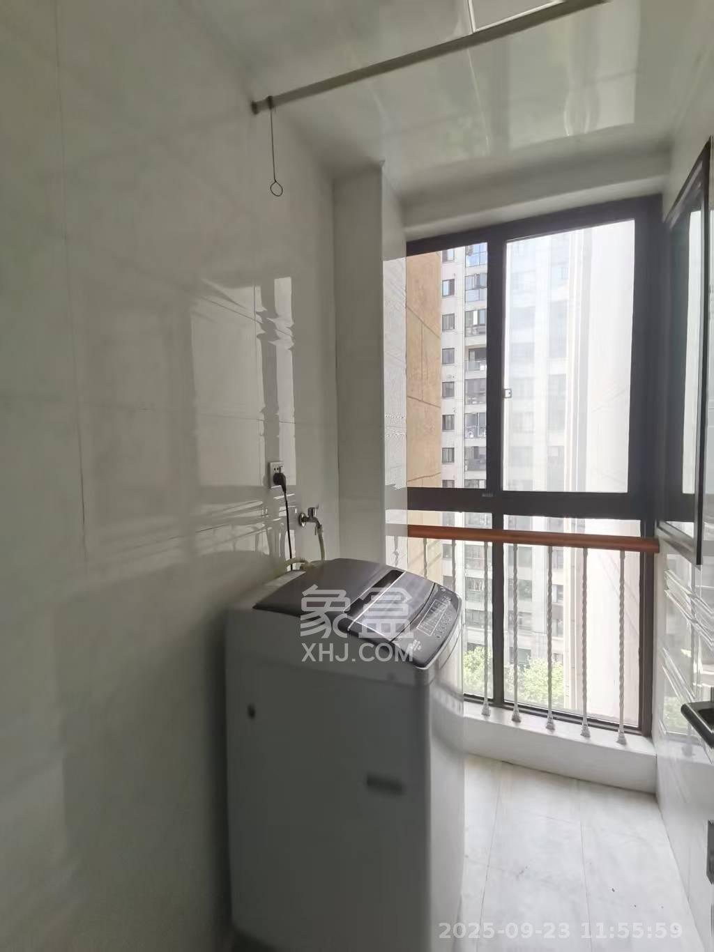 金茂梅溪湖 3室2厅1卫 2500.0元/月 金茂梅溪湖 3室2厅1卫 2500.0元/月室内图