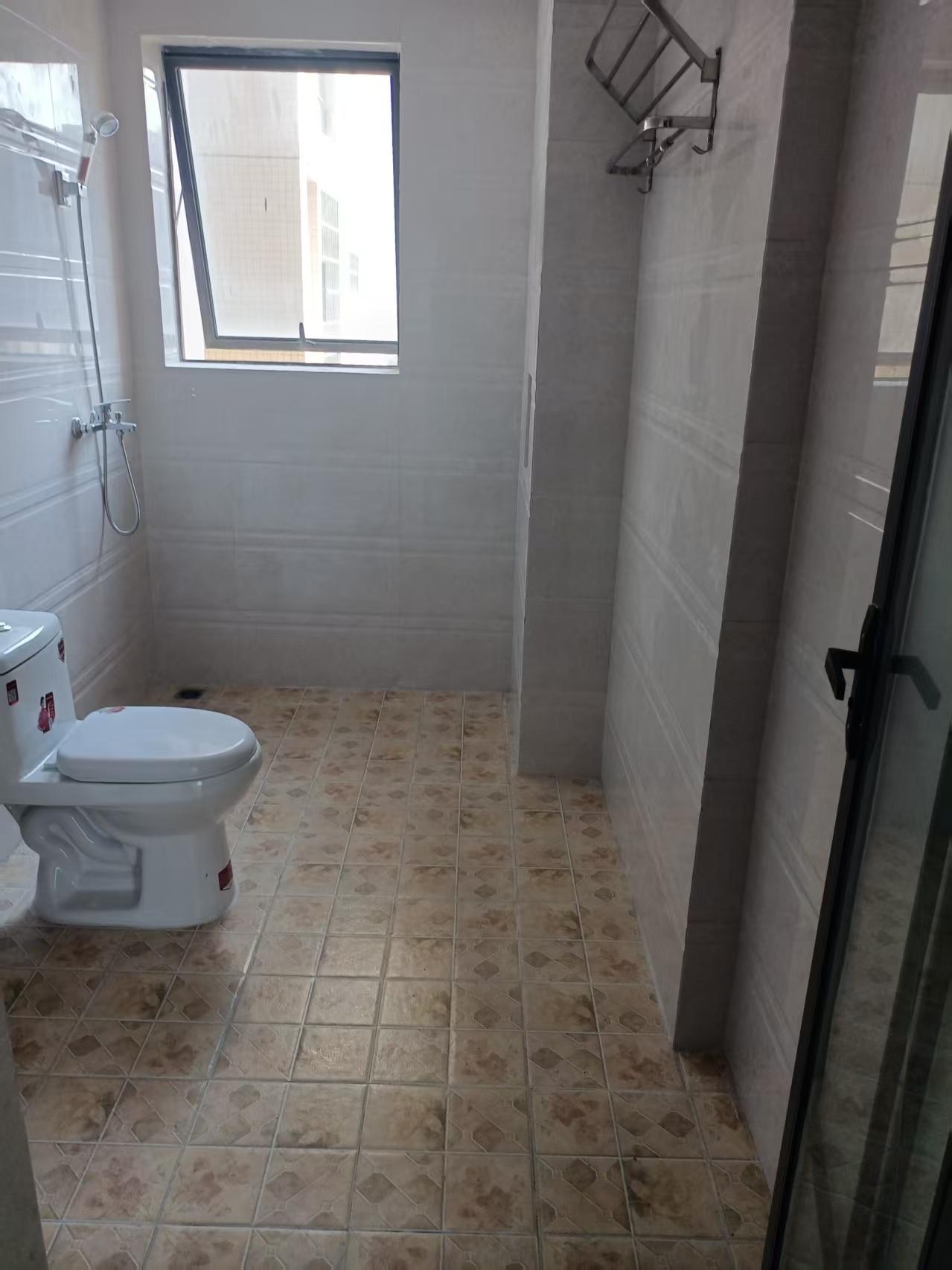 丘海警苑小区 3室2厅1卫 3000.0元/月 丘海警苑小区 3室2厅1卫 3000.0元/月室内图