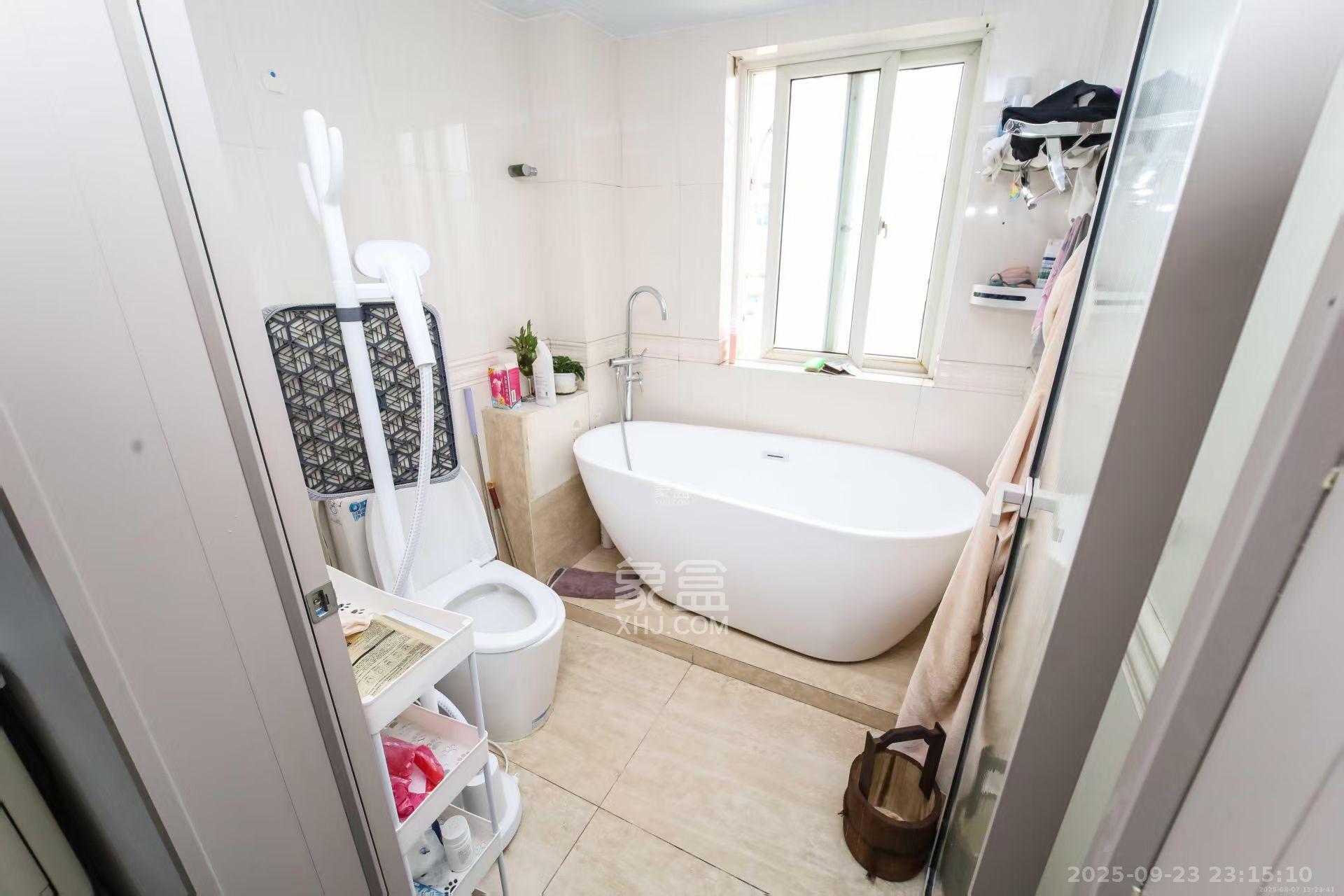 银力家园  3室2厅2卫    2800.0元/月室内图