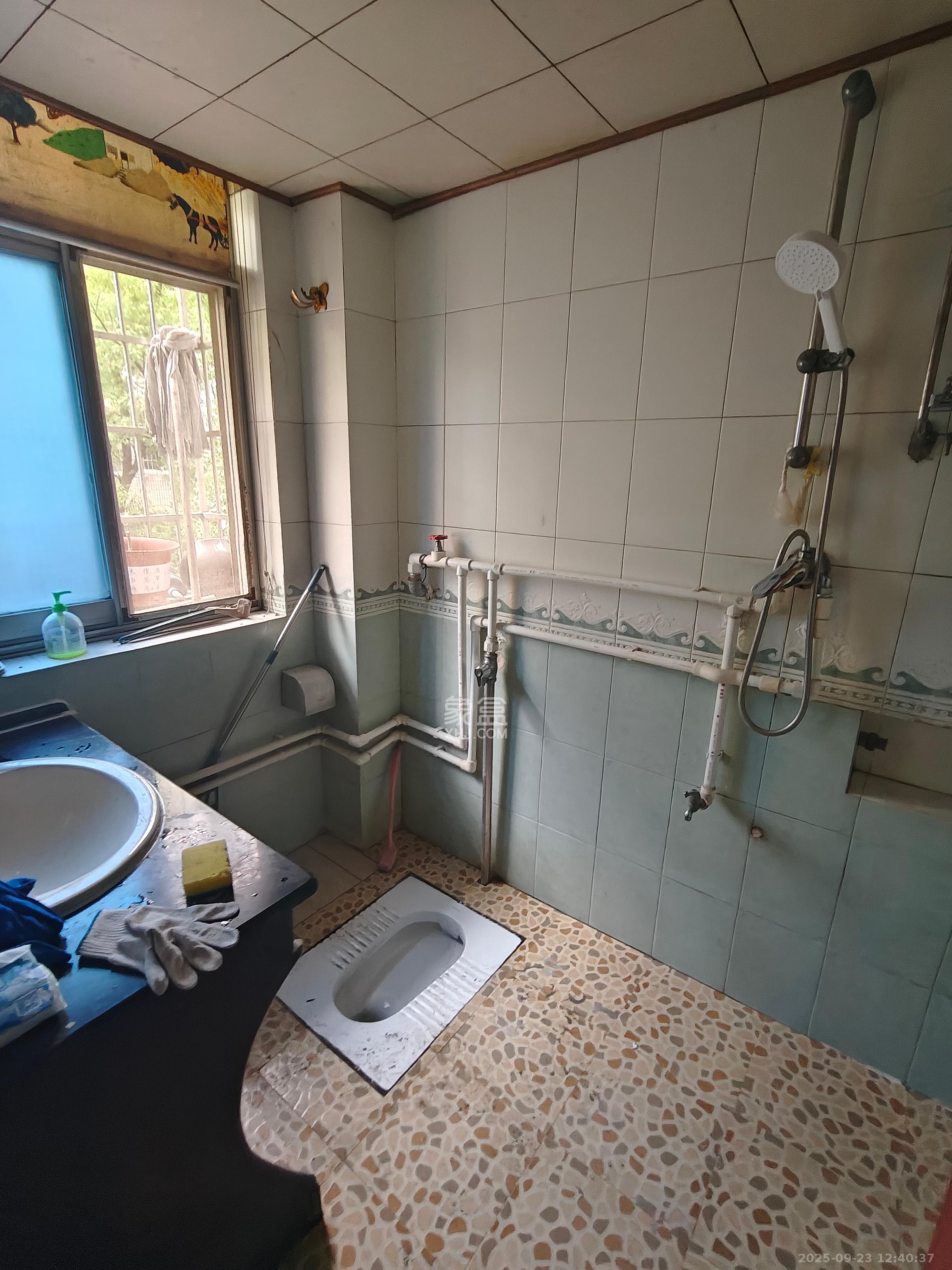 军安苑小区 4室2厅2卫 2000.0元/月 军安苑小区 4室2厅2卫 2000.0元/月室内图