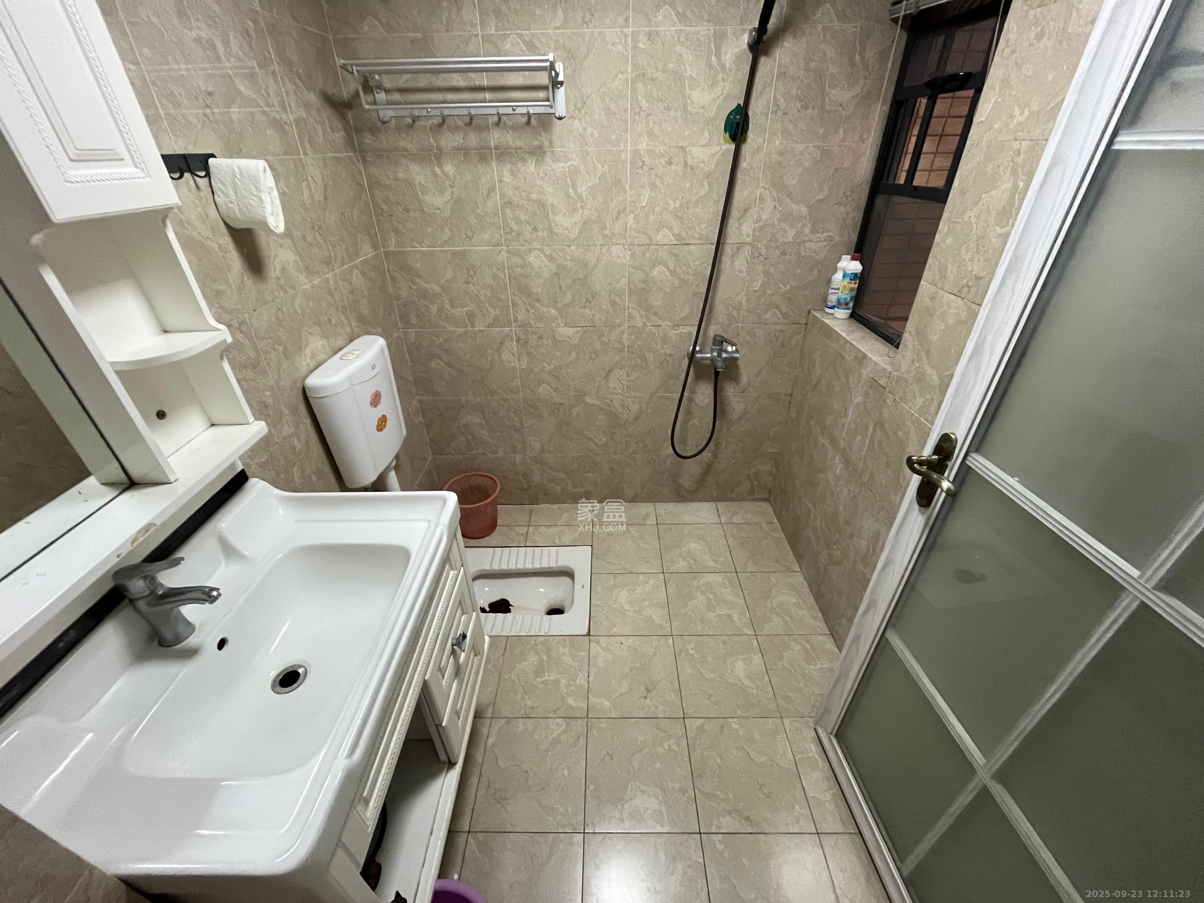 荣盛花语馨苑 3室2厅1卫 2300.0元/月 荣盛花语馨苑 3室2厅1卫 2300.0元/月室内图