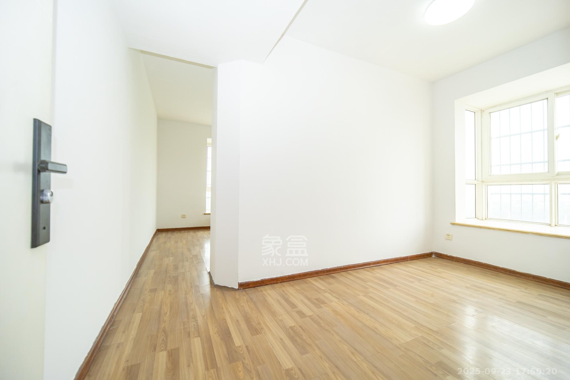 晶华美地  4室2厅2卫    79.8万其他