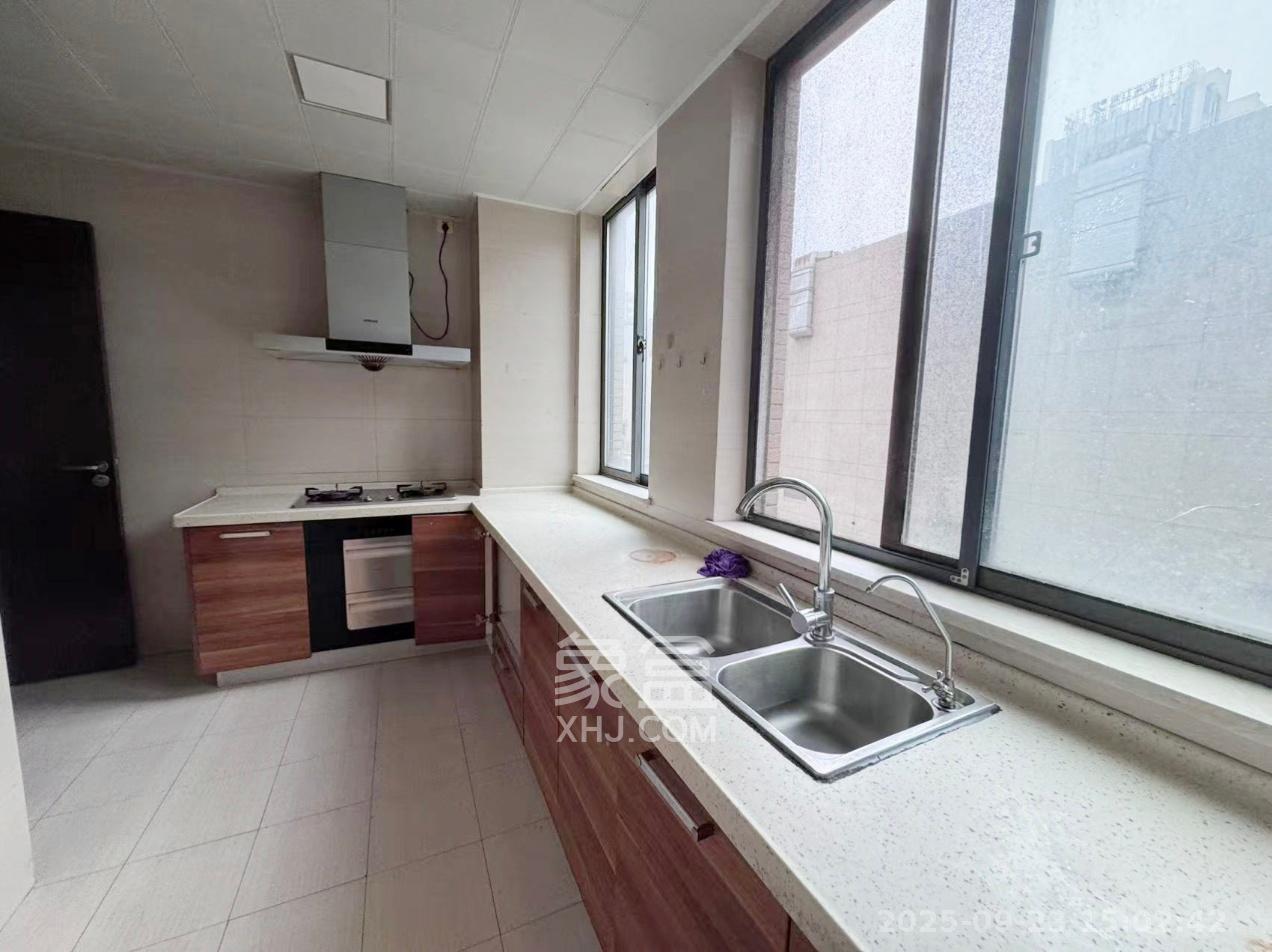 龙湾1号公馆  3室2厅1卫    2400.0元/月室内图