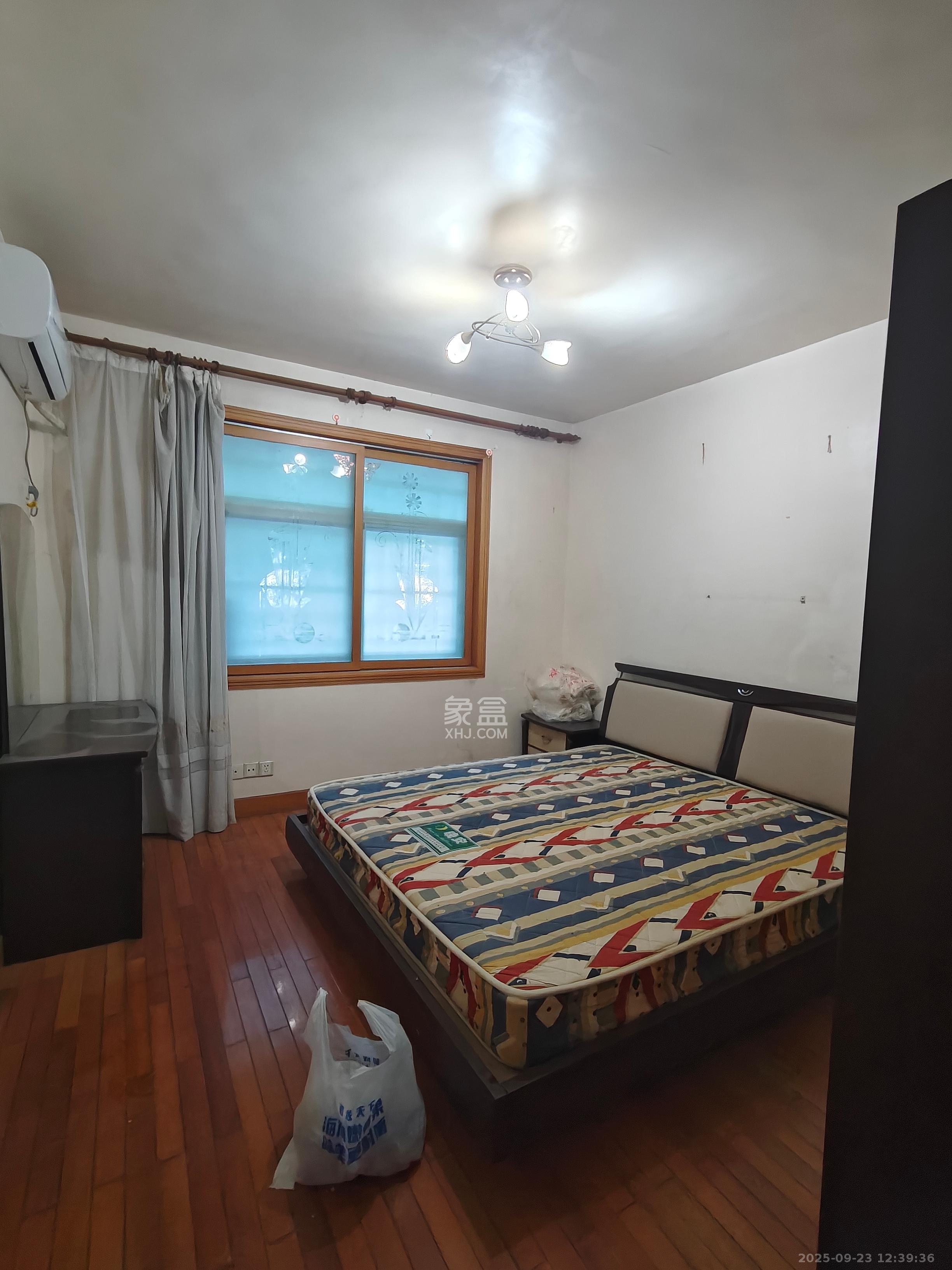 军安苑小区 4室2厅2卫 2000.0元/月 军安苑小区 4室2厅2卫 2000.0元/月室内图