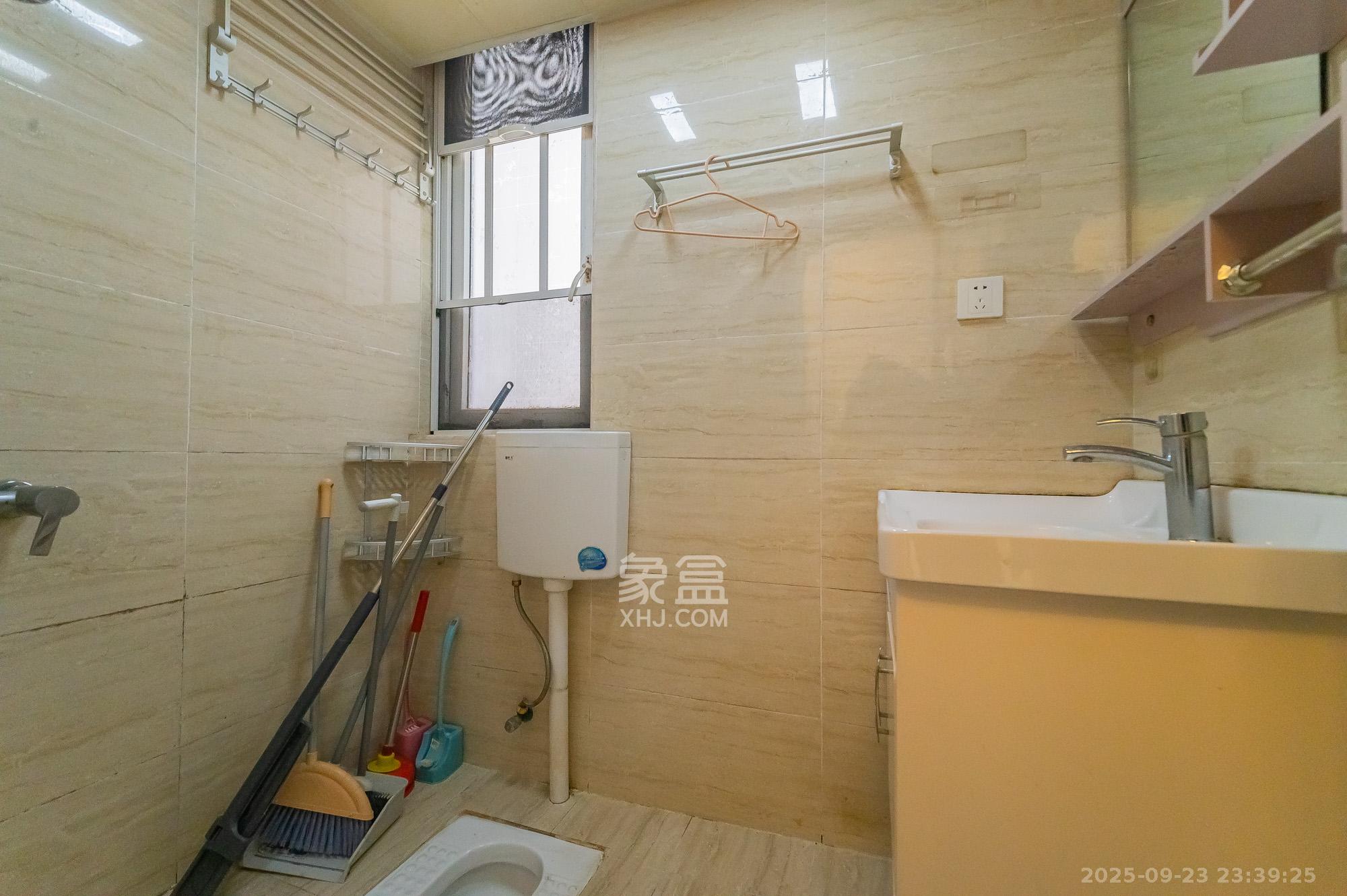 泊林晶城  3室2厅1卫    48.8万卫生间