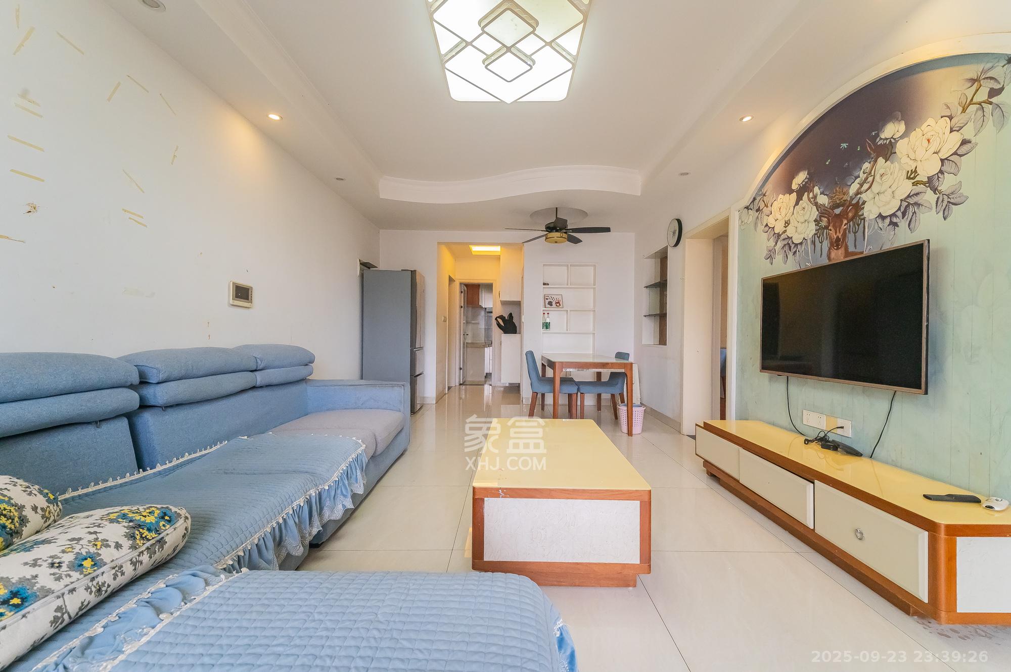 泊林晶城  3室2厅1卫    48.8万客厅