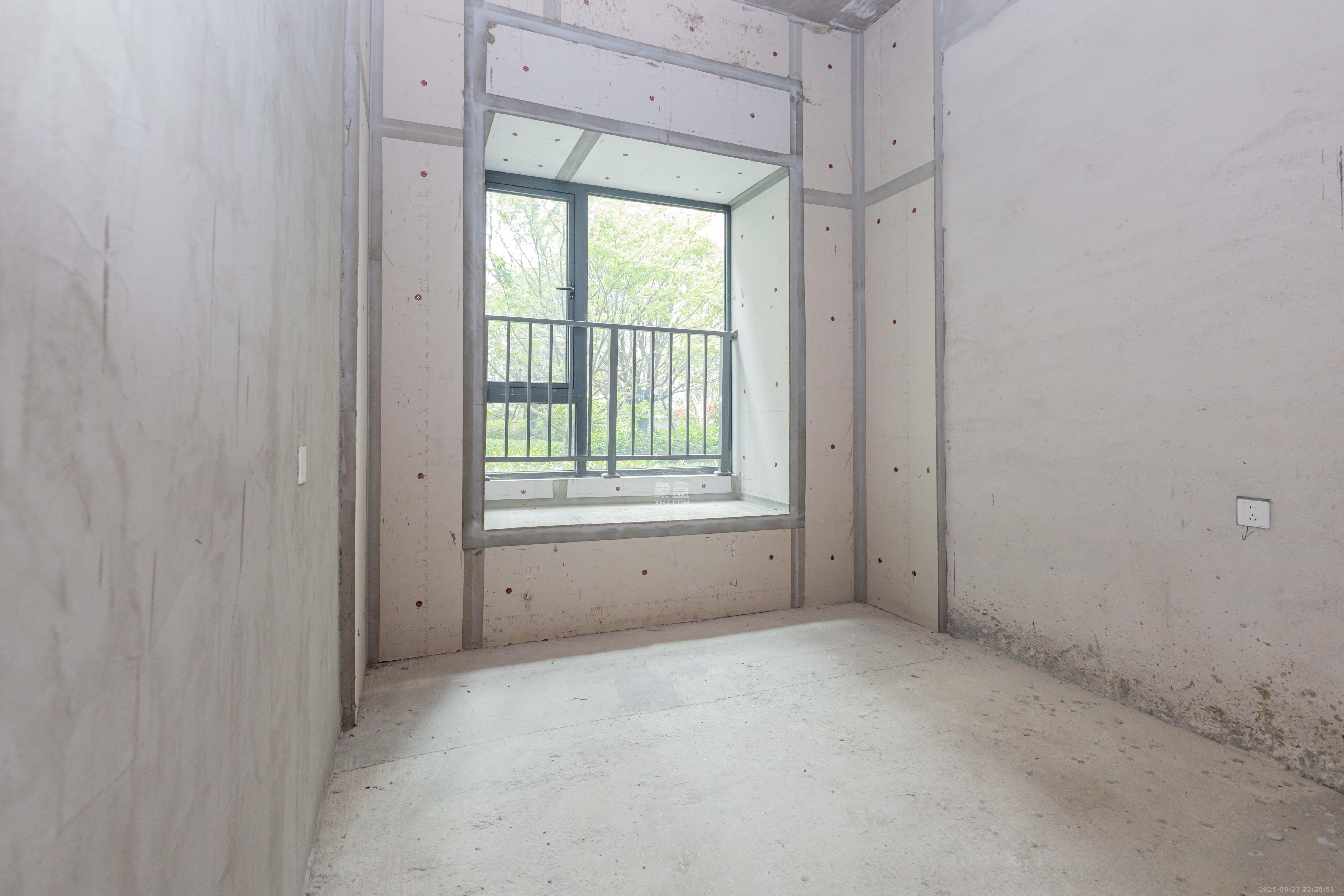 中建桃李九章  3室1厅2卫    150.0万卧室