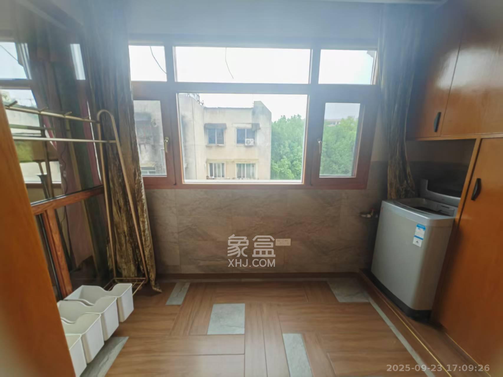 武警医院家属区  3室2厅1卫    3100.0元/月室内图