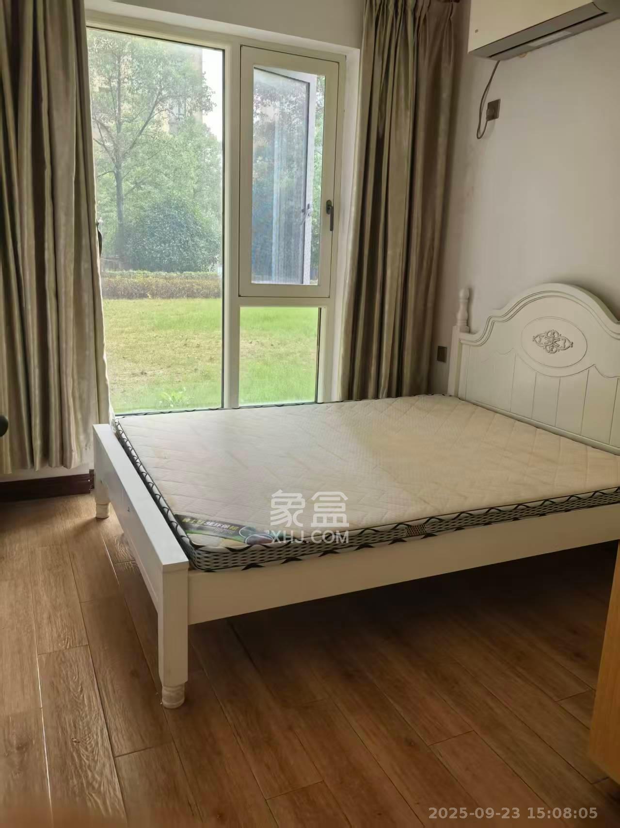 绿地新都会  2室2厅1卫    1800.0元/月室内图