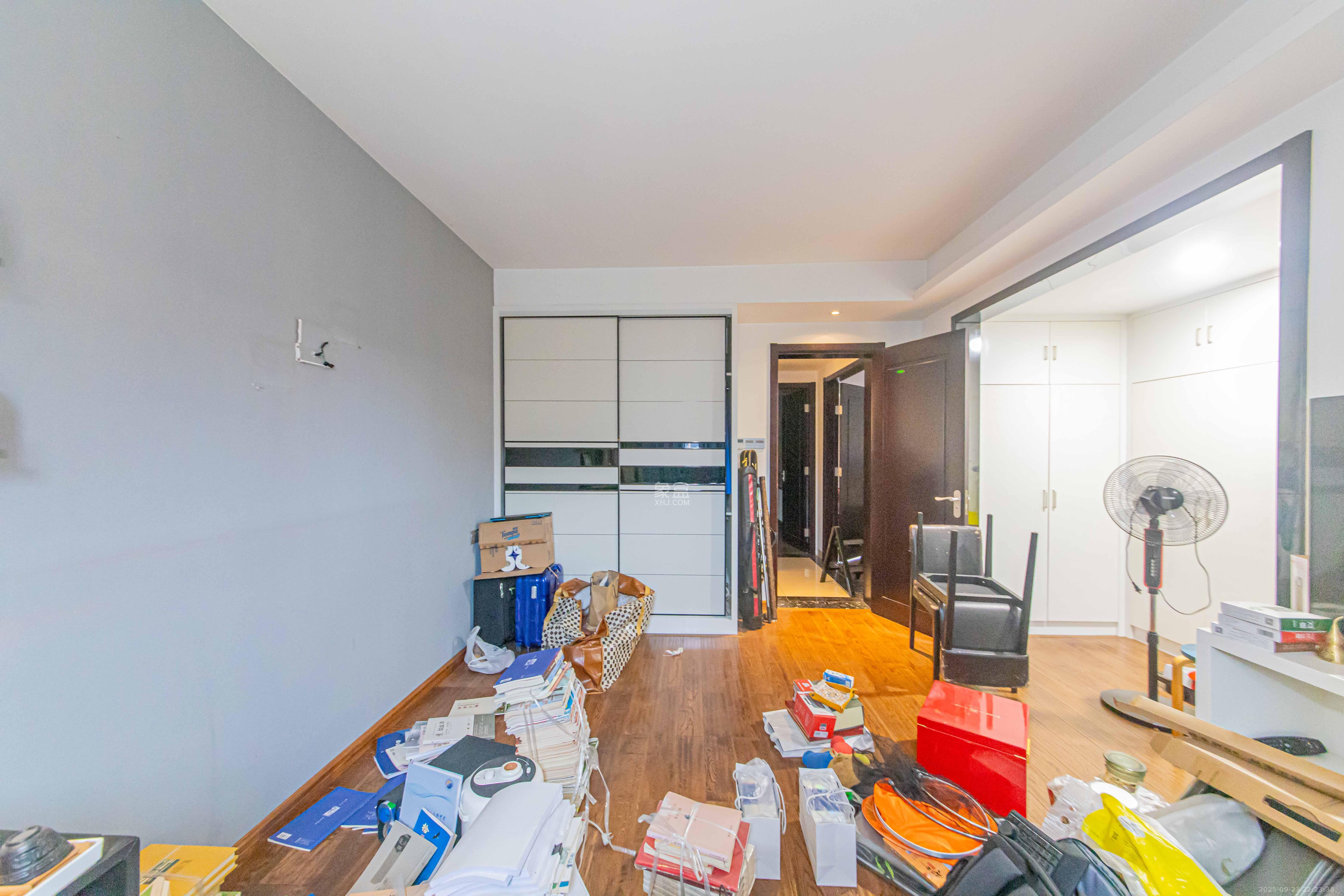 鑫远和城（一、二期）  4室1厅2卫    186.0万卧室