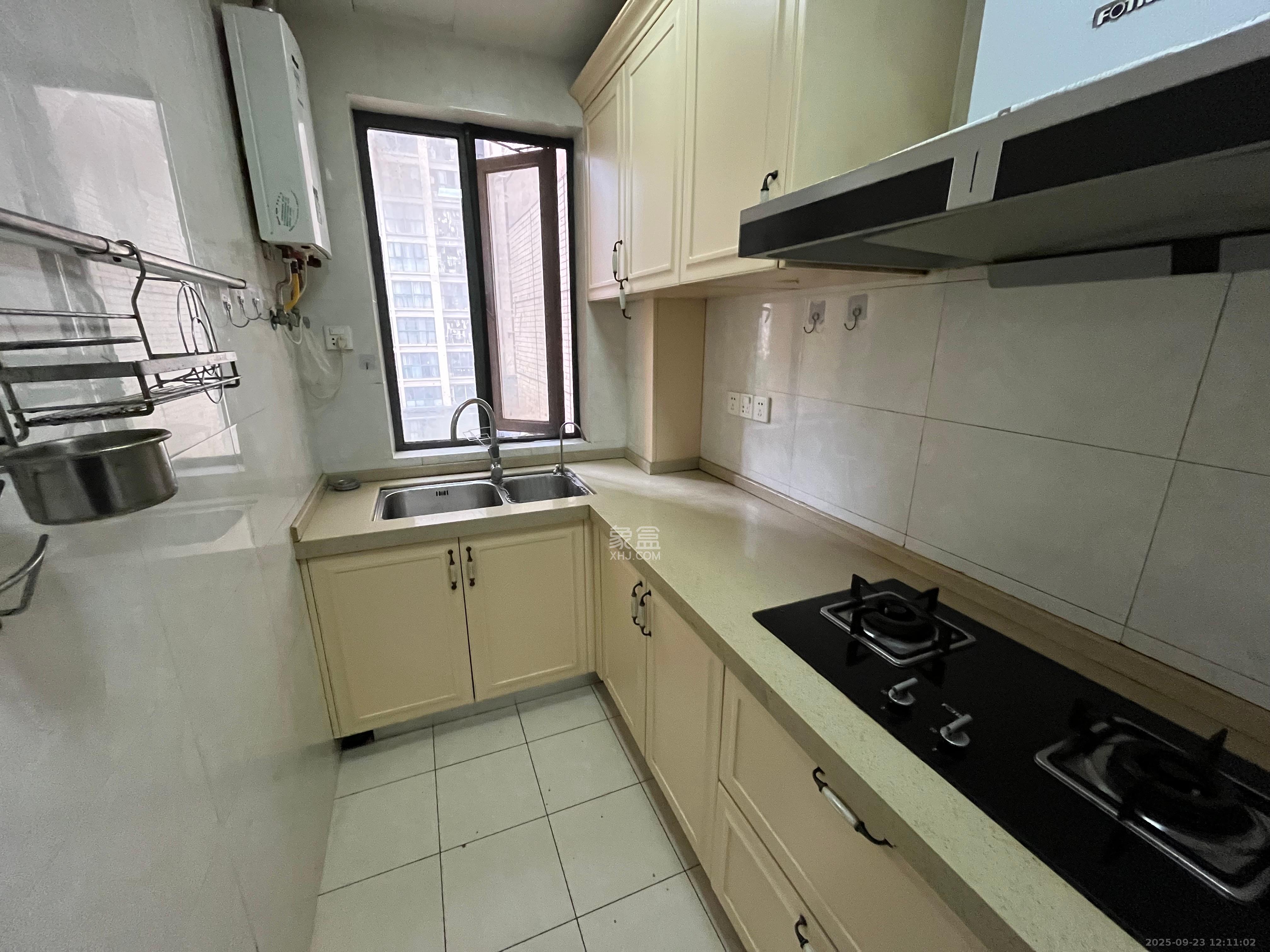 荣盛花语馨苑 3室2厅1卫 2300.0元/月 荣盛花语馨苑 3室2厅1卫 2300.0元/月室内图