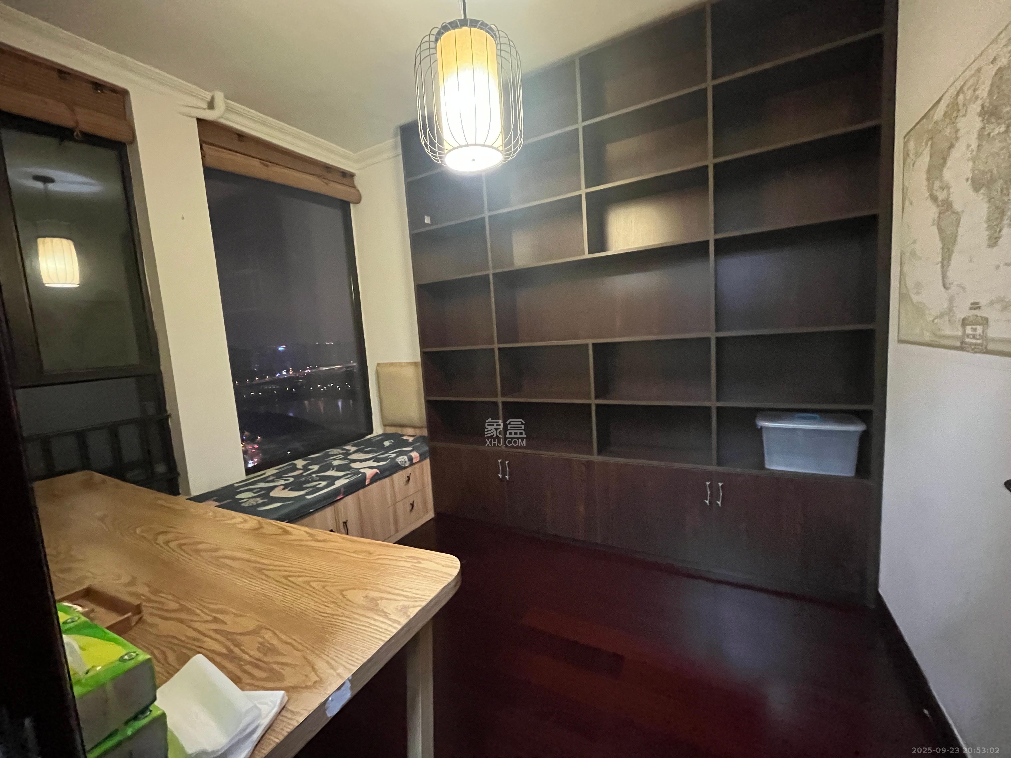 中海国际一期 3室2厅1卫 2400.0元/月 中海国际一期 3室2厅1卫 2400.0元/月室内图