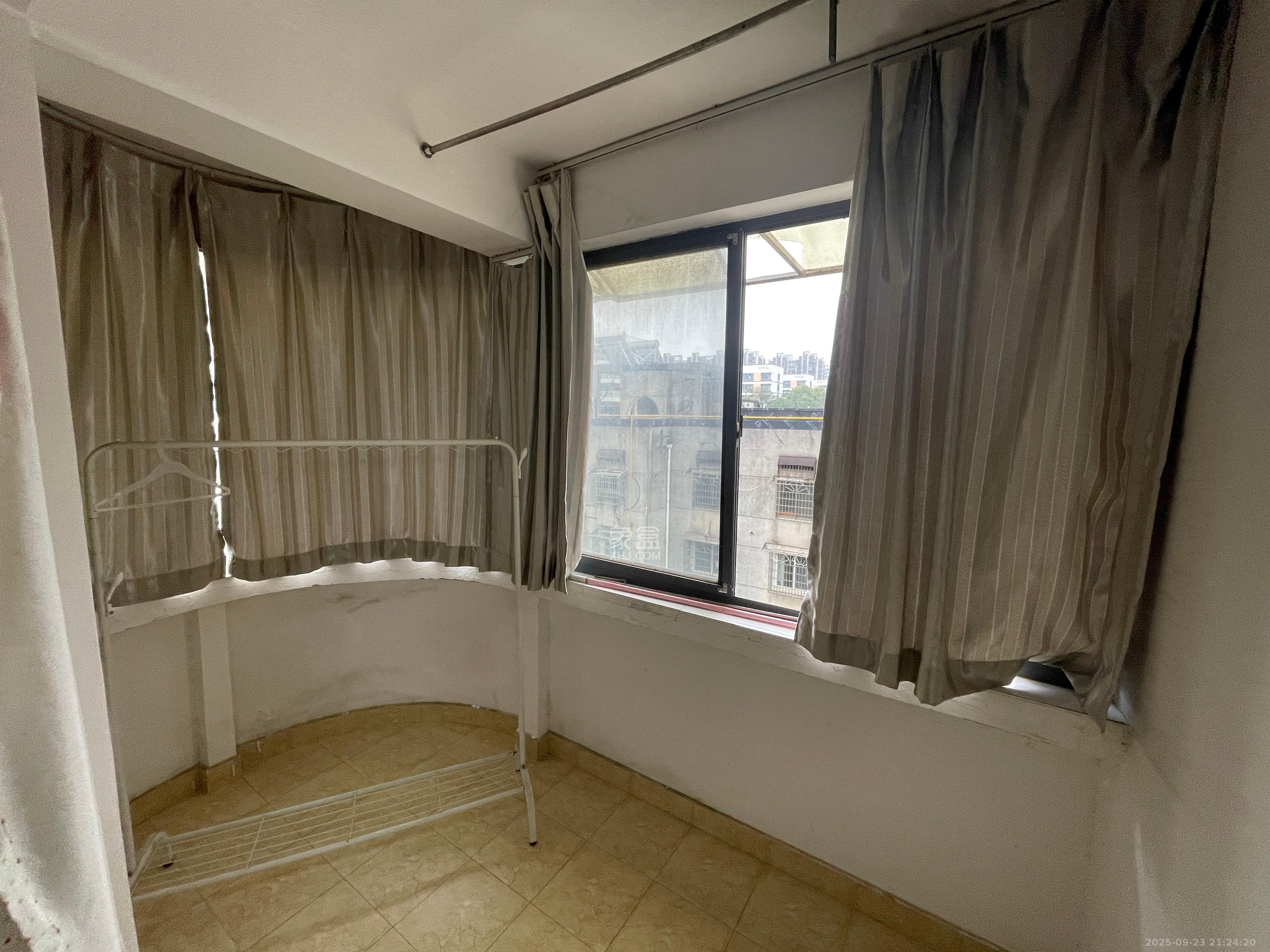 英才园三片  2室2厅1卫    1900.0元/月室内图